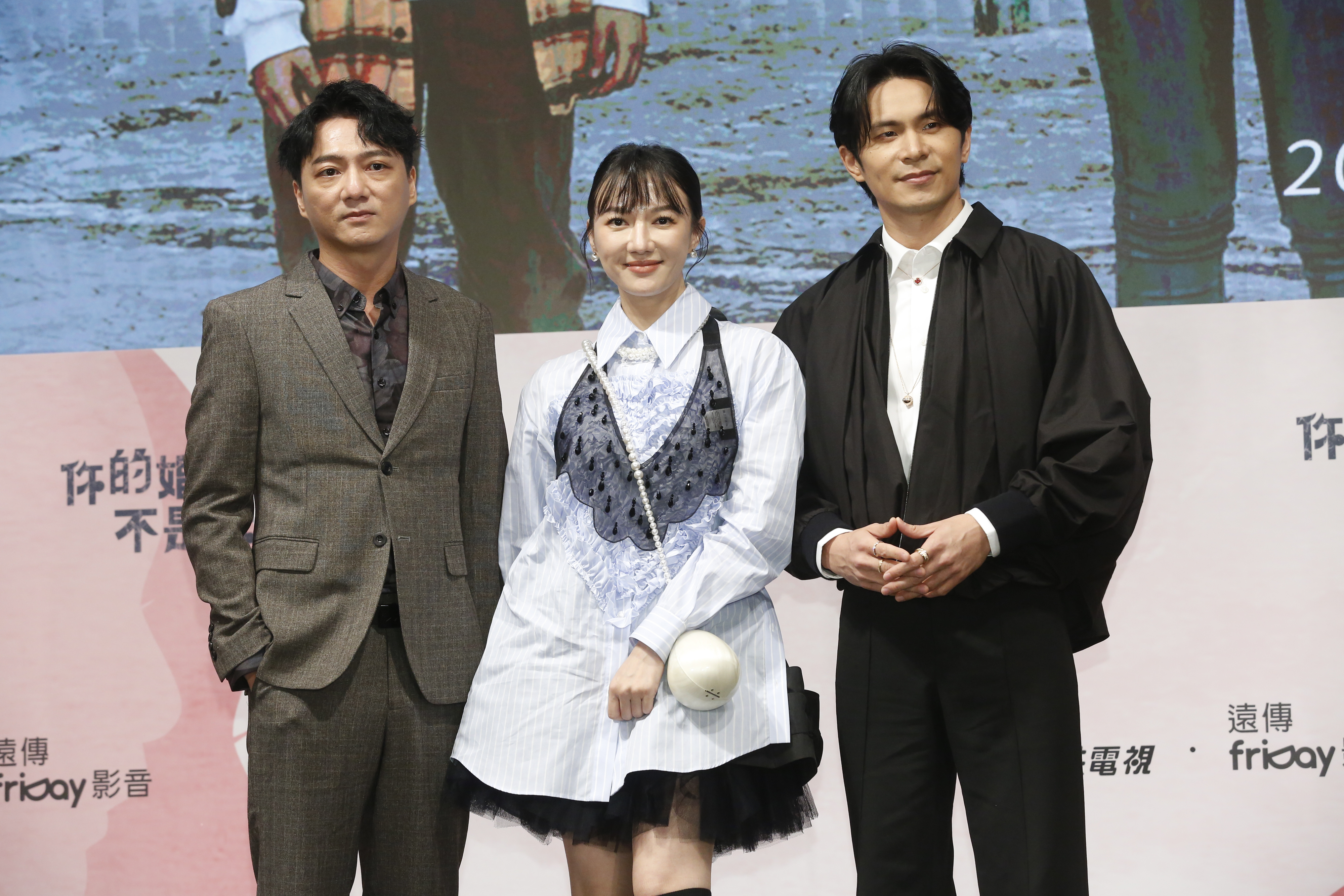 藍葦華和李杏在《尾號1314》詮釋遠距離婚姻的困境,半路還殺出飾姚淳耀來攪局。