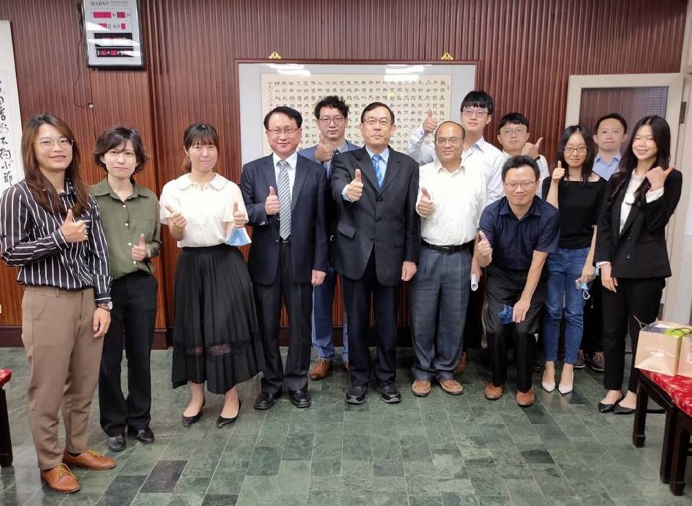 邢泰釗嘉勉雲林地檢署查賄成績亮眼,選前一定要繼續抓。(最高檢提供)