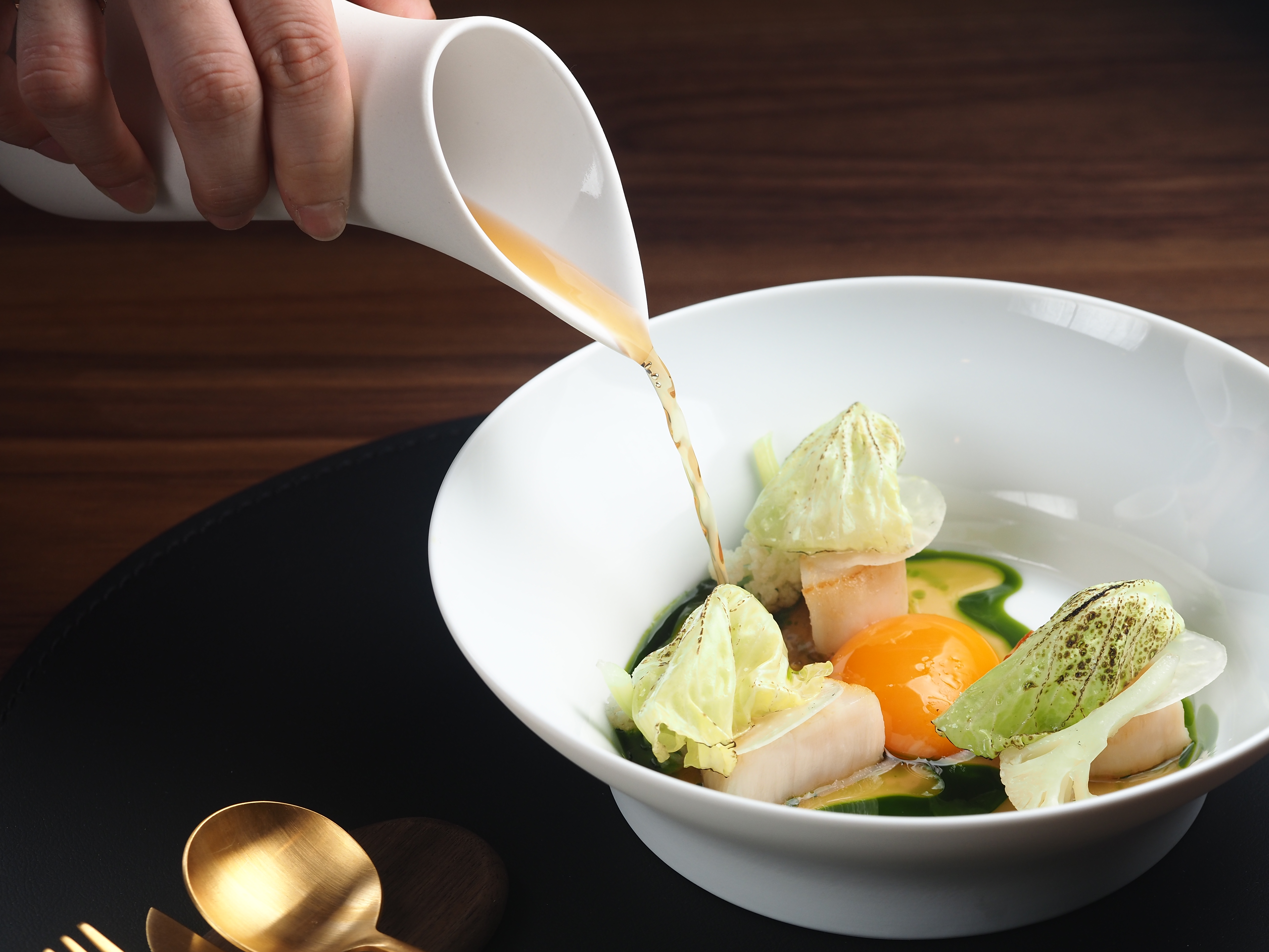 由紐約主廚Kevin Rose創業開設的Fine Dining餐廳「AD ASTRA」，端出不被傳統定義的融合料理。