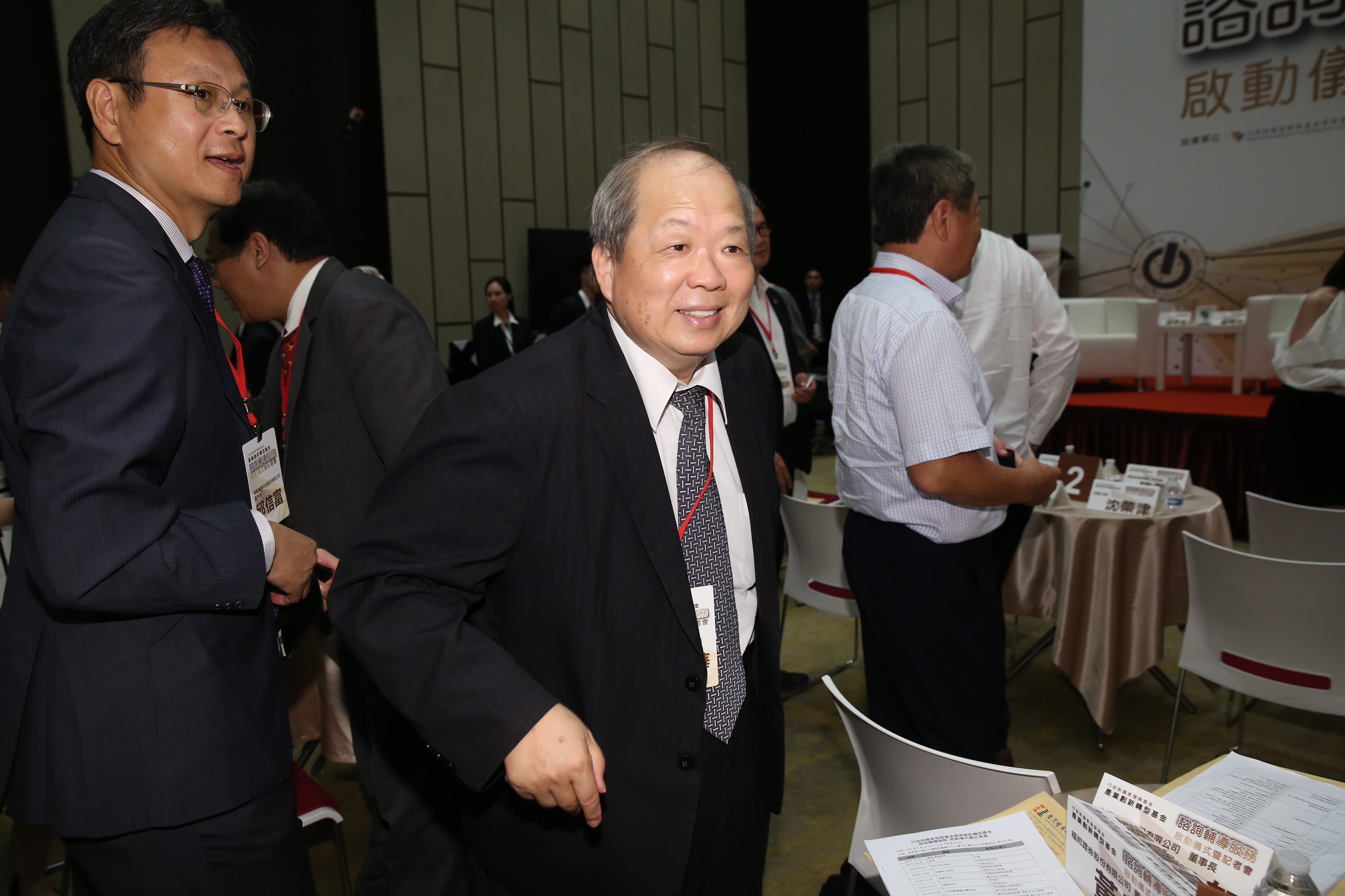 黃顯華受訪表示，若執政黨敗選，對股市來說「不太容易過一萬五千點」。（本刊資料照）