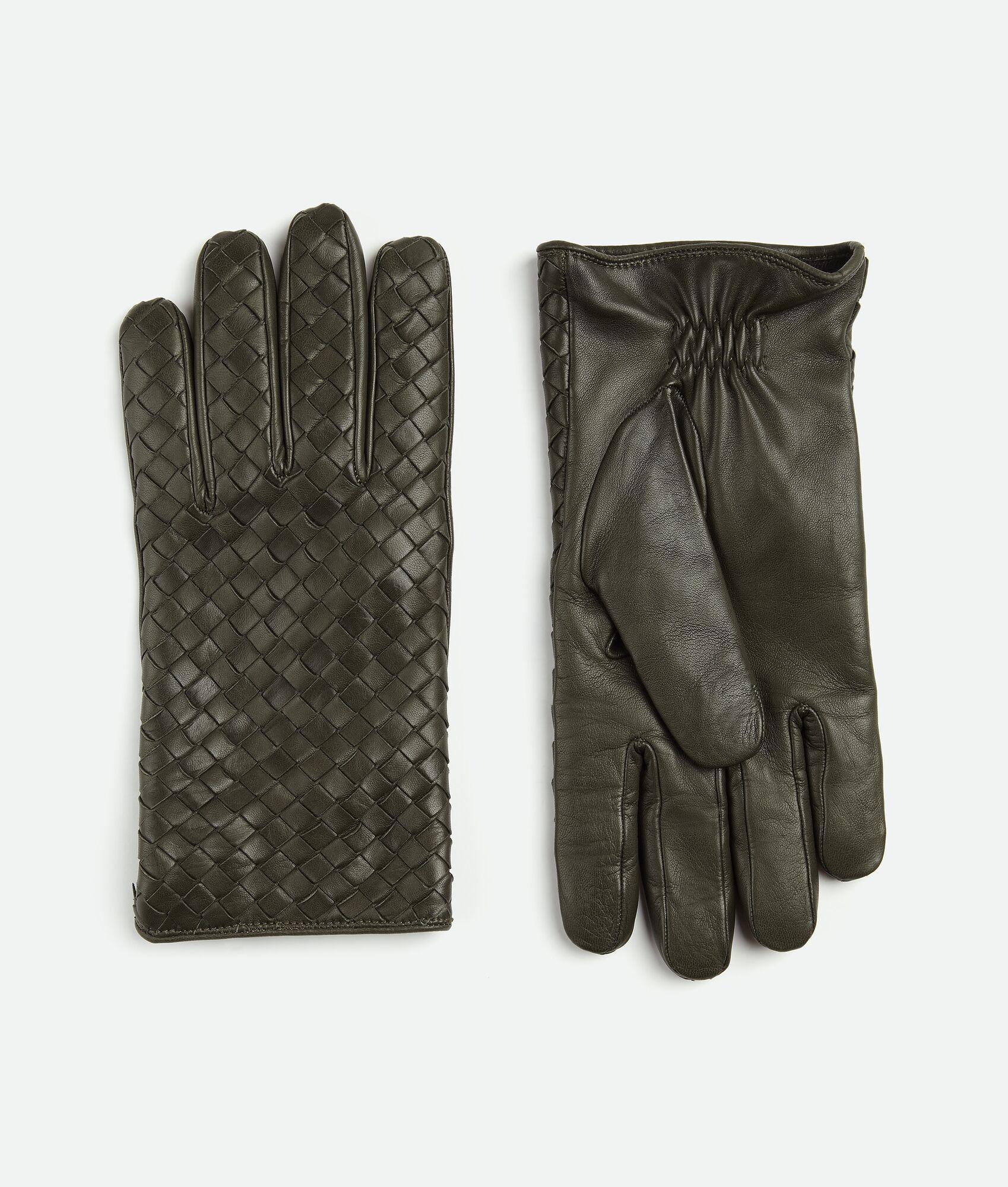 男士Intreccio皮革編織手套,NT$26,800。(BOTTEGA VENETA提供)