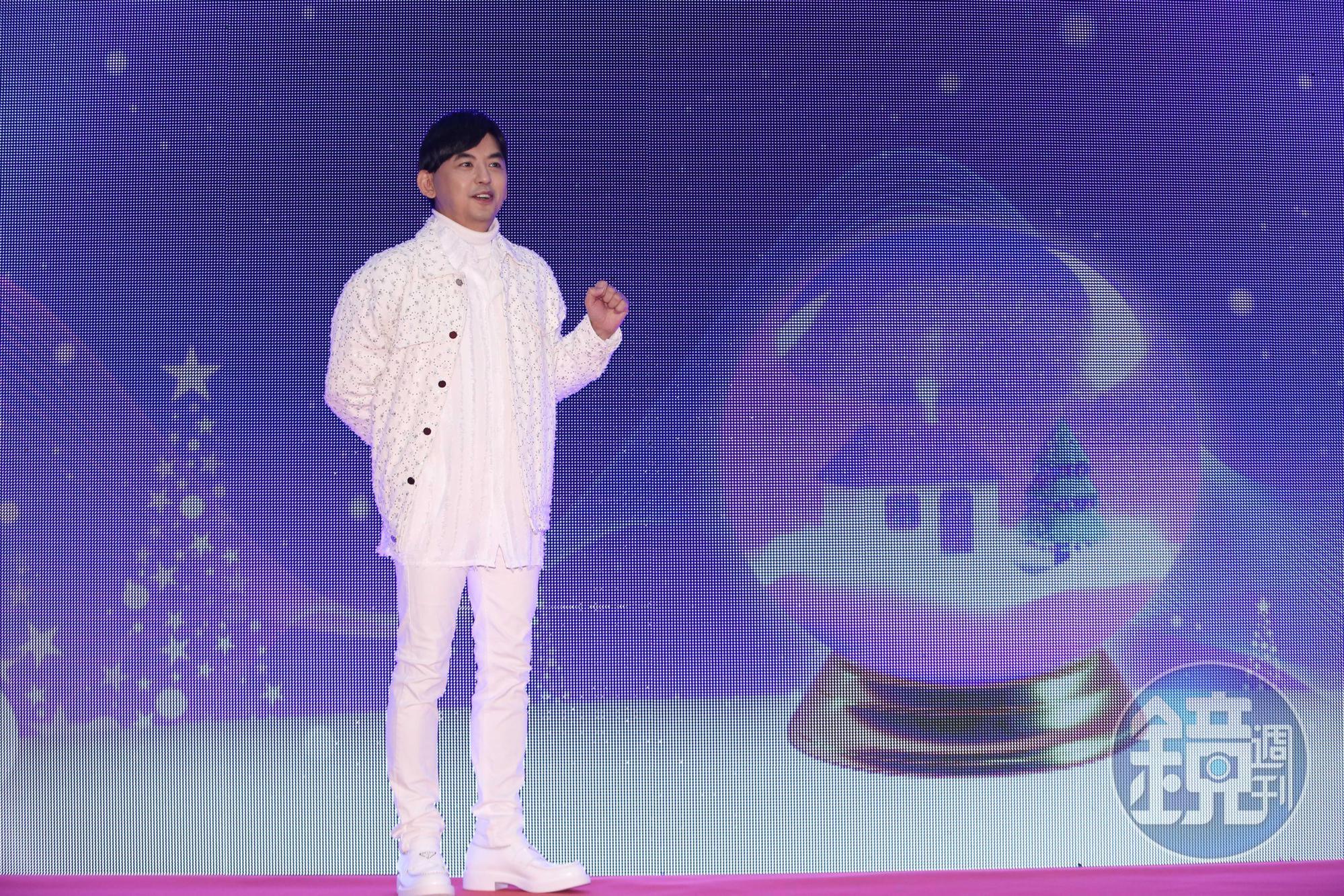 黃子佼今出席新北耶誕城巨星耶誕演唱會記者會。