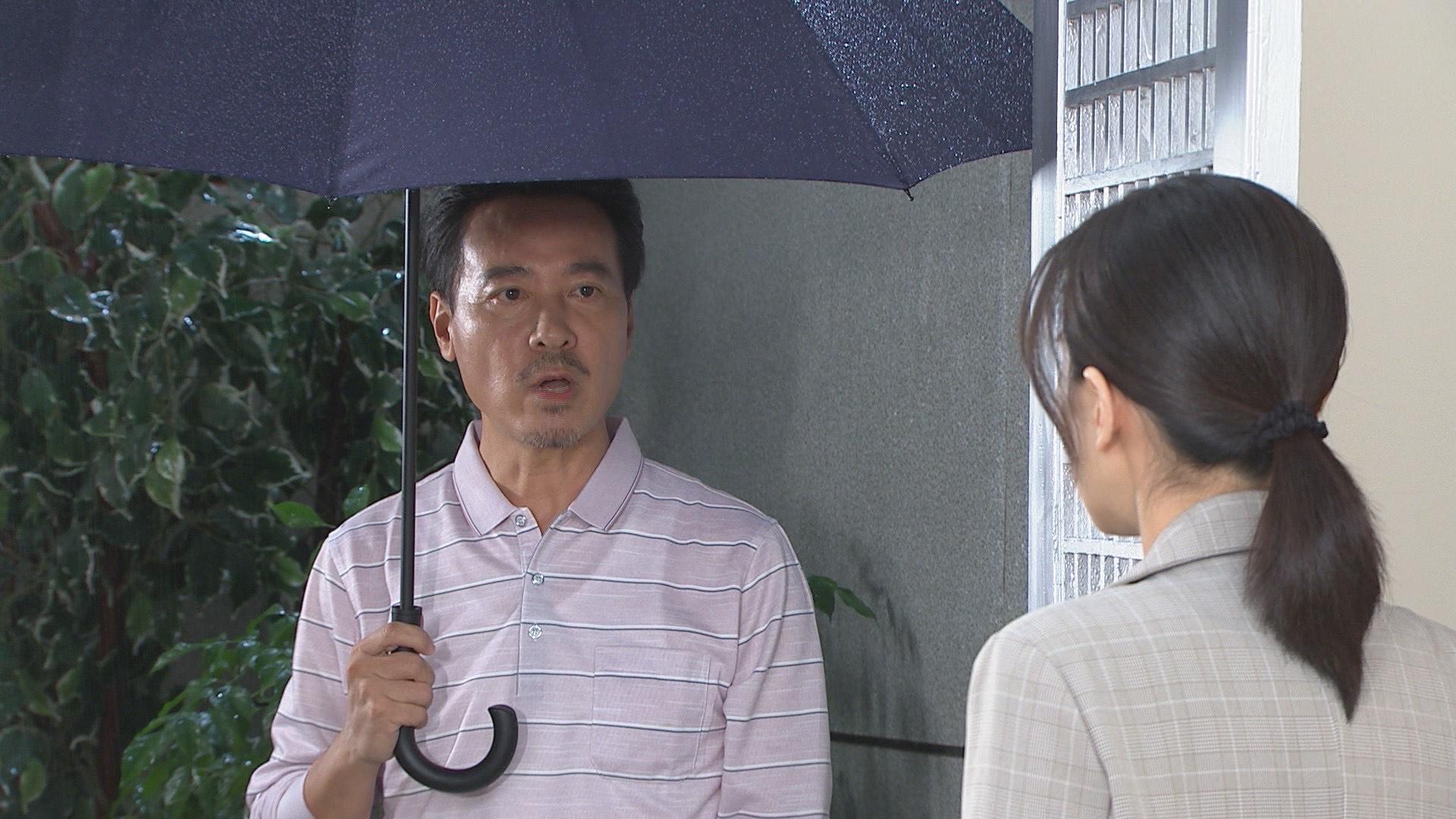 《市井豪門》劇中尹昭德雨中要從楚宣家離開沒想到遭逢車禍。（民視提供）