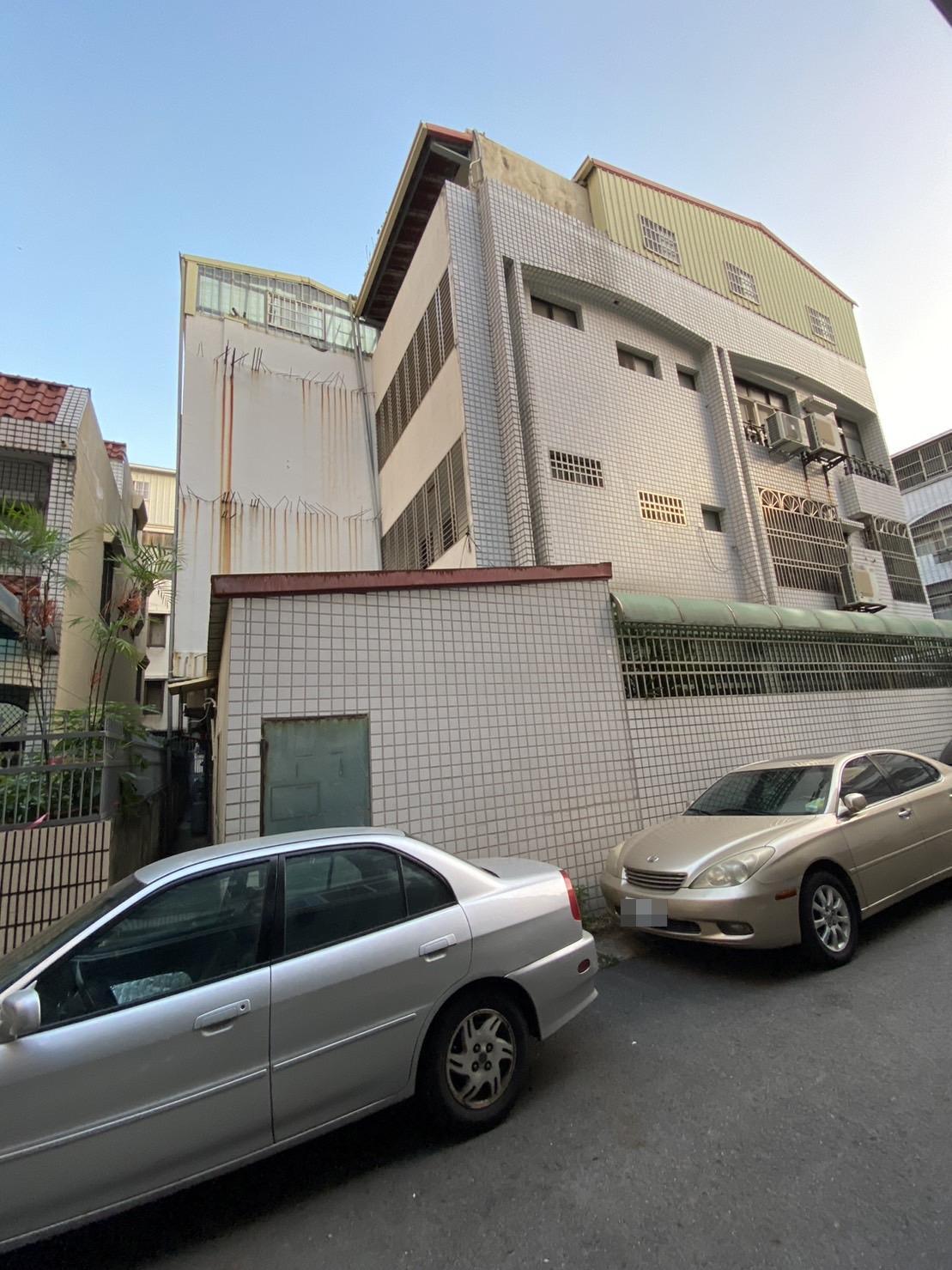 張麗善違建爭議多,劉建國要她出來說明清楚。(立委劉建國辦公室提供)