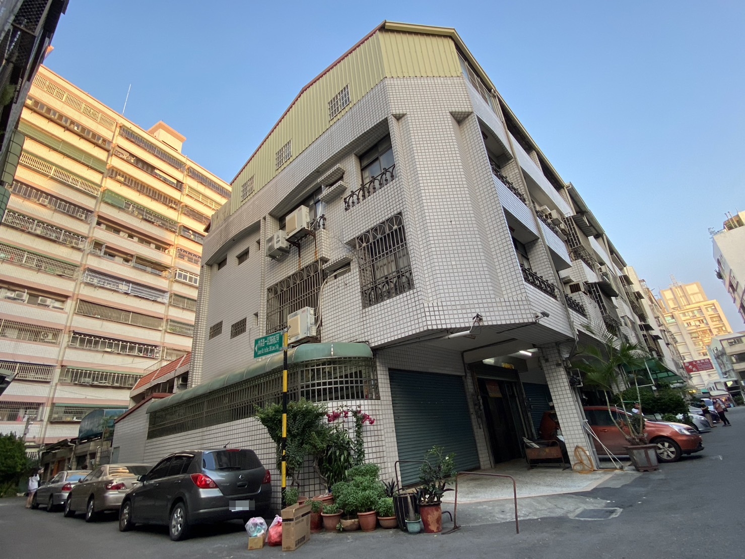 張麗善與丈夫張永成被爆在虎尾擁有2棟房子，涉及違建、占用土地。（立委劉建國辦公室提供）