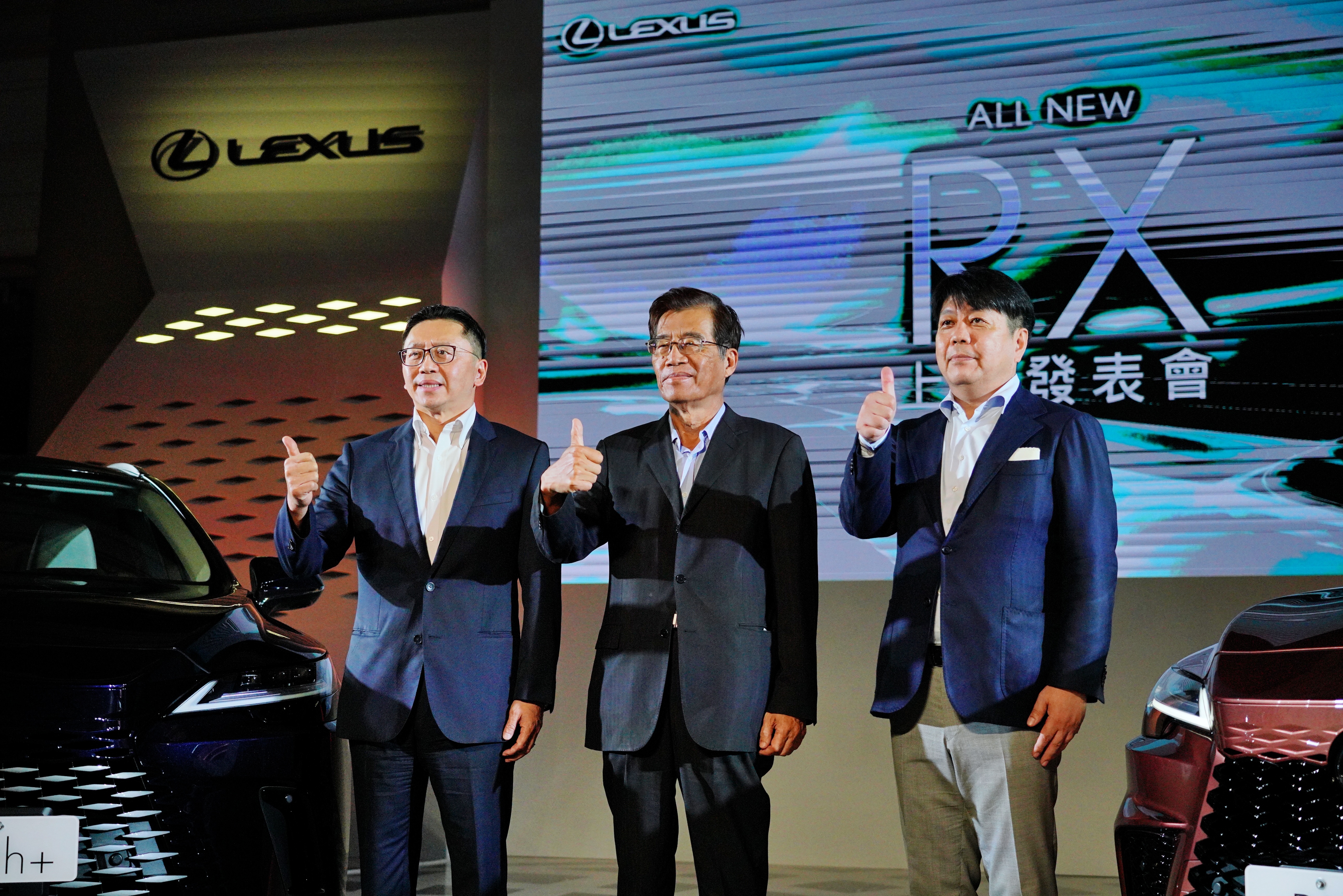 蘇純興（左）表示和泰車今年不管年終，還是分紅，甚至明年股東的股利分配都不會受到影響。