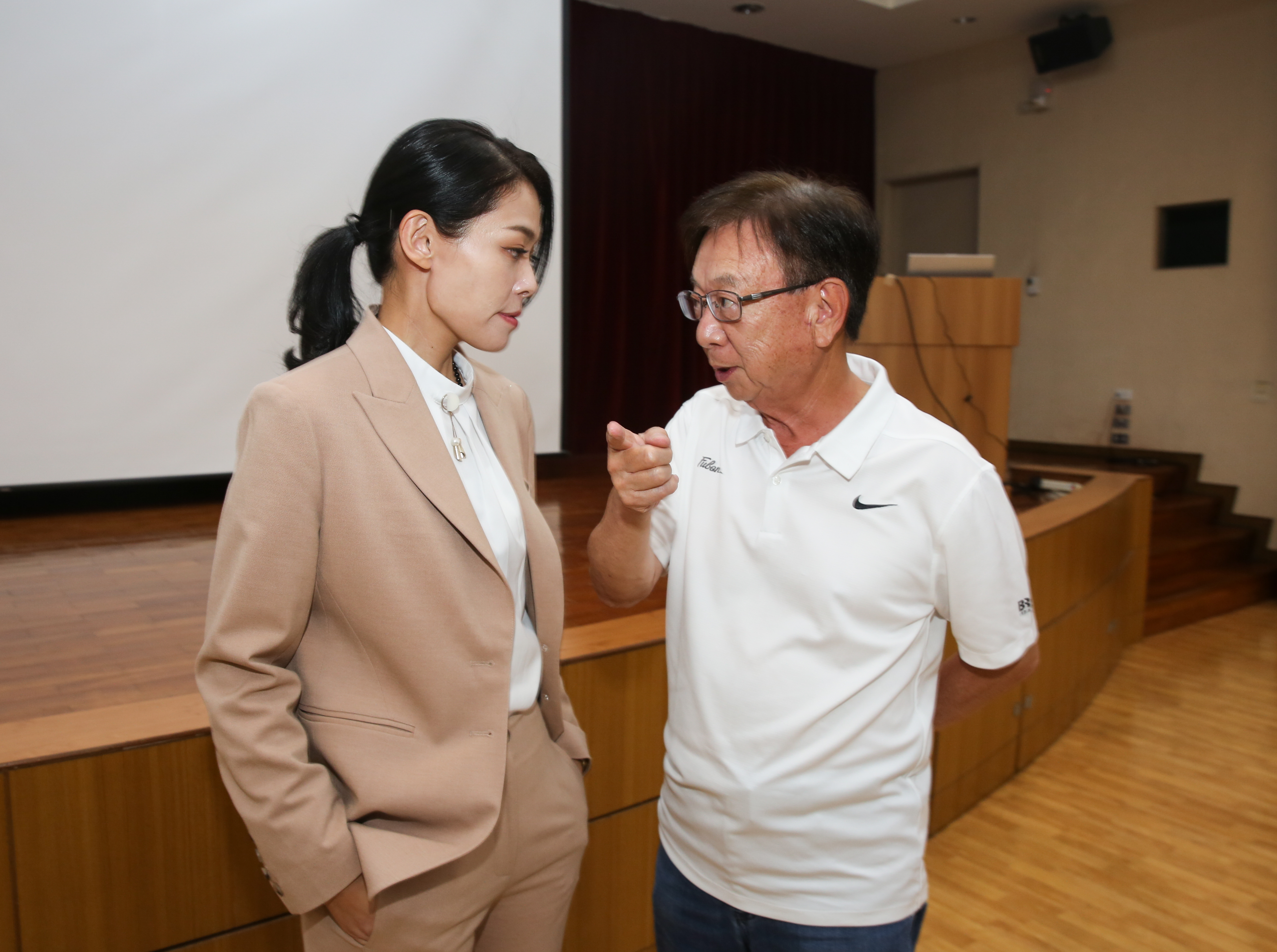 宣明智（右）被爆出對高虹安下法案指導棋，不過2人駁斥這種說法，近日仍多次公開同台。