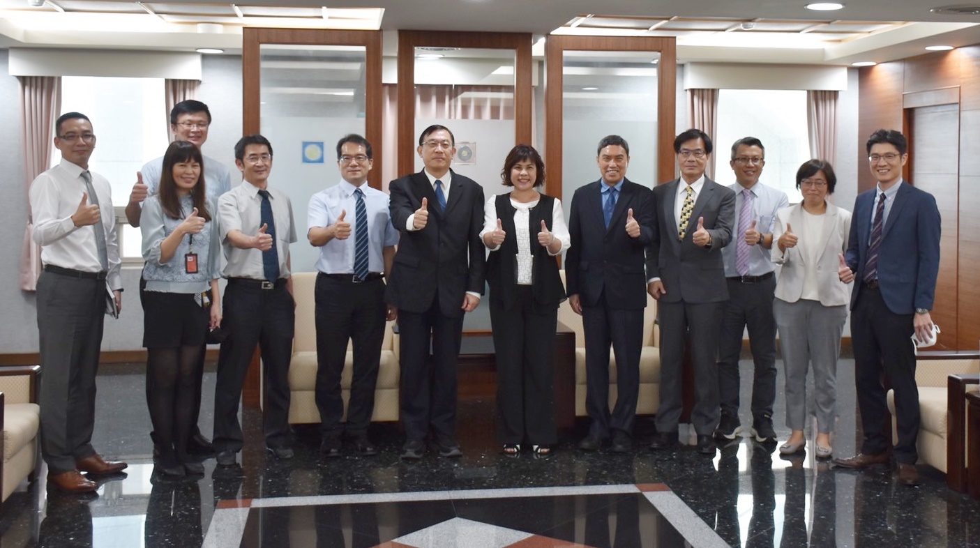 邢泰釗前往台南地檢署督導查賄業務，要求檢察官進駐分局，全力揪出買票不法。（最高檢提供）