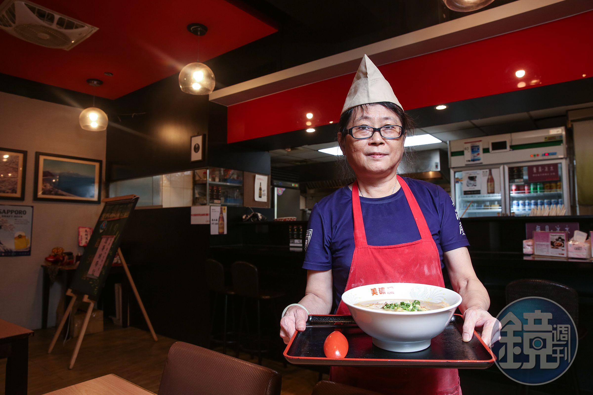 美濃屋老闆娘陳秀珠在條通區開店做生意，24年來遇過很多比《華燈初上》女角們人生故事更曲折的條通女子。