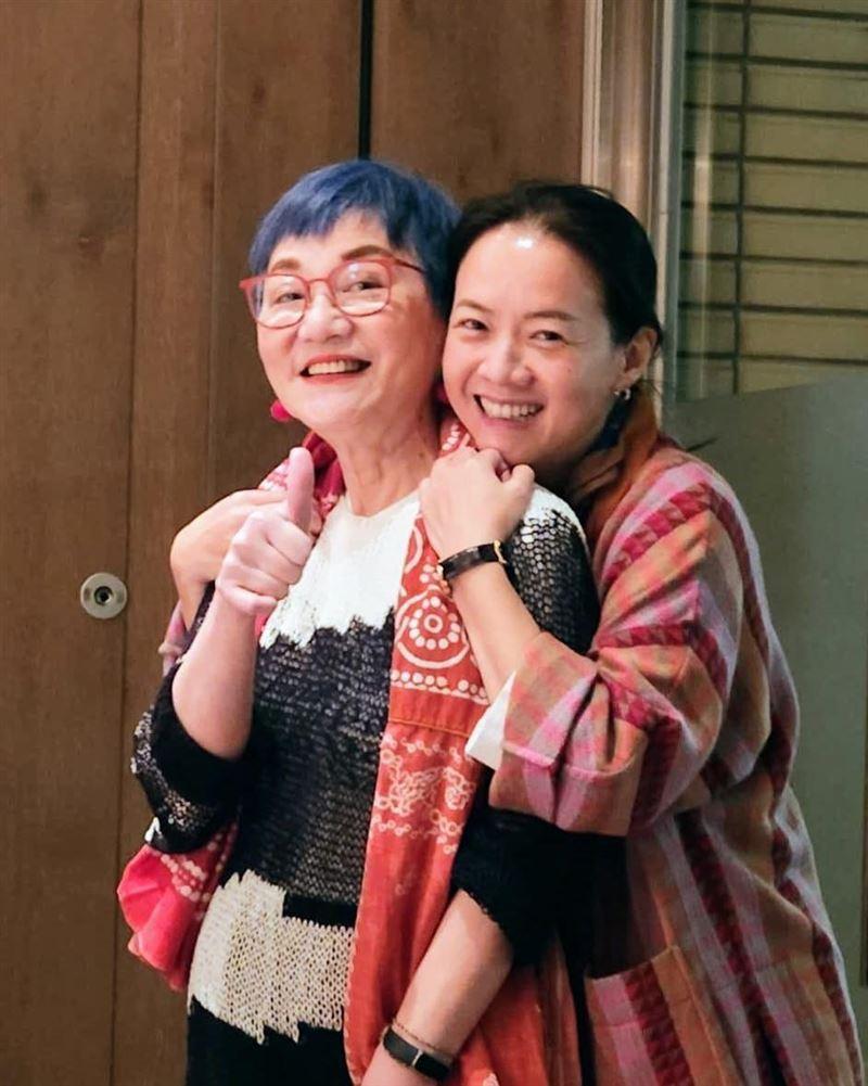 張小燕和曾寶儀情同母女。（翻攝自曾寶儀臉書）