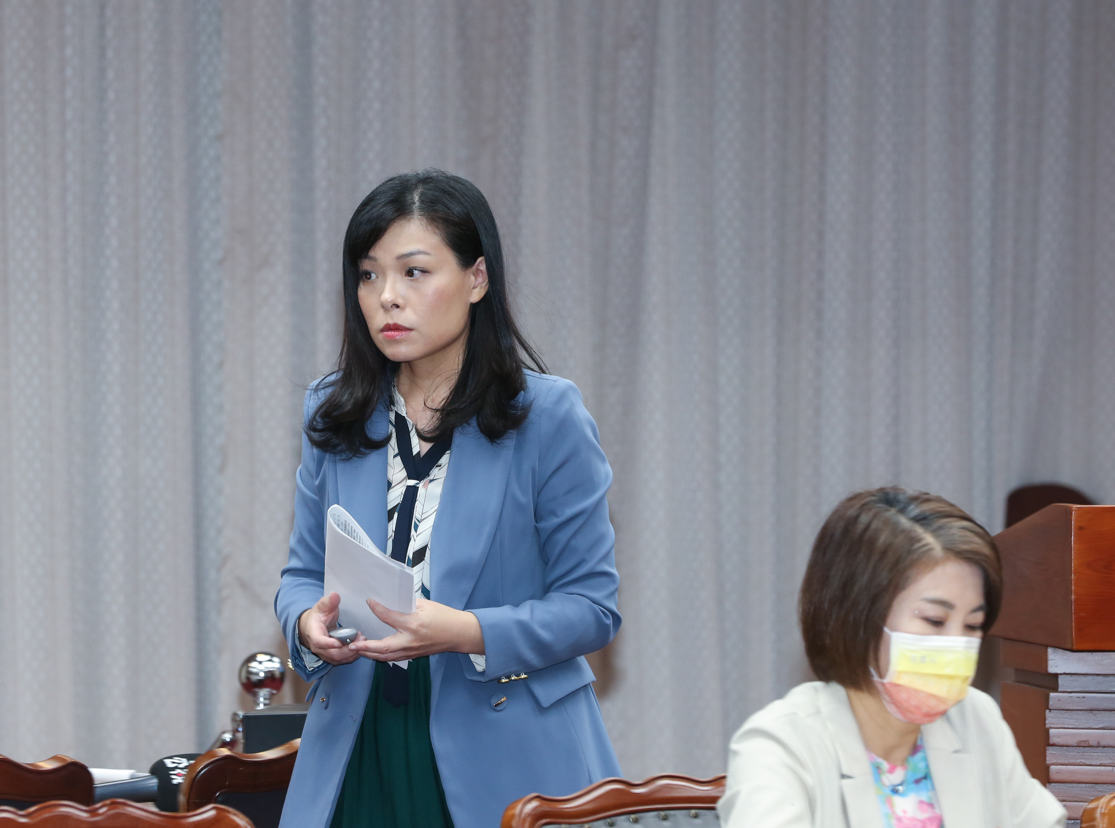 四叉貓近來緊咬高虹安辦公室性平事件，今天再釋出2段錄音檔，指控高虹安施壓受害者想息事寧人。