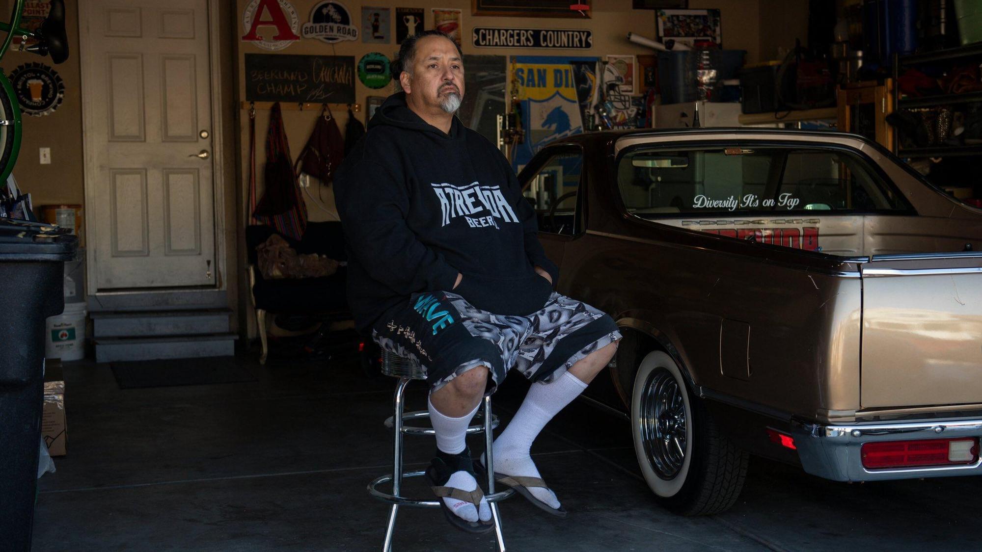 退伍軍人費耶羅（Richard Fierro）遏止槍擊案傷害，被網友奉為「英雄」。（翻攝自推特@crosado1968）
