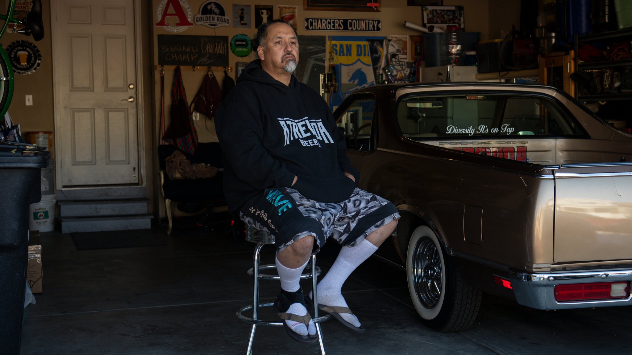 退伍軍人費耶羅(Richard Fierro)遏止槍擊案傷害,被網友奉為「英雄」。(翻攝自推特@crosado1968)