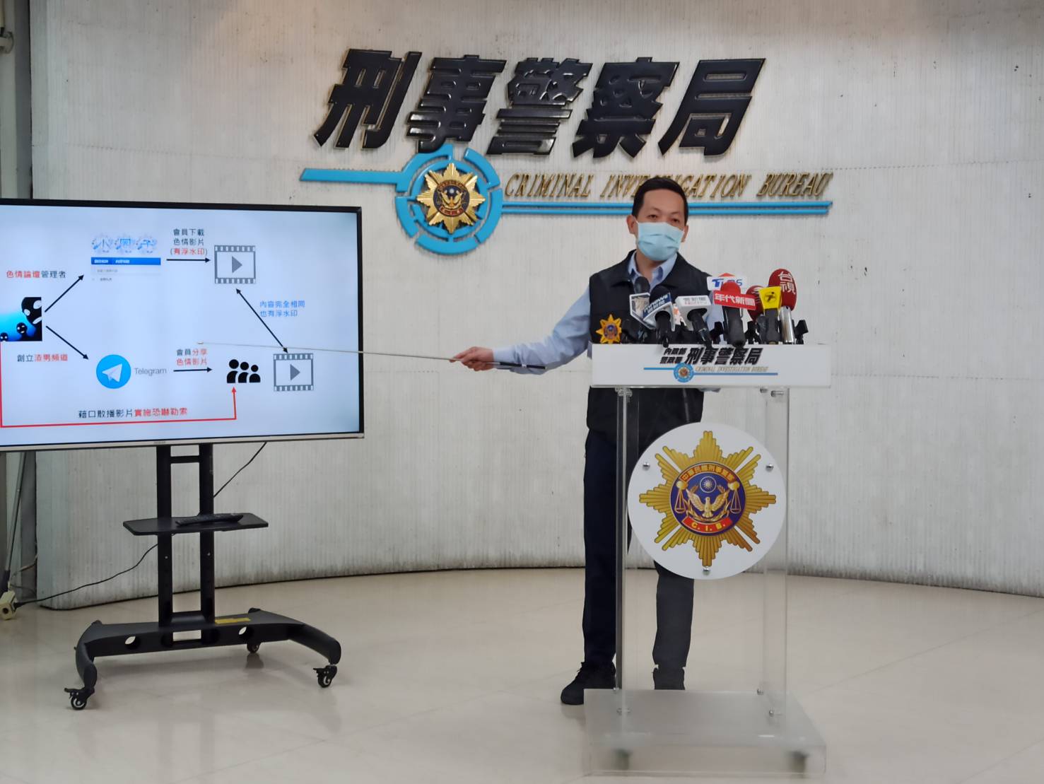 刑事局電偵大隊一隊隊長吳思翰說明偵辦過程。（警方提供）
