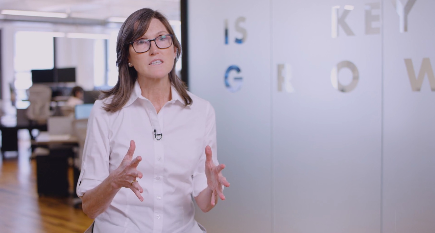 FTX破產讓虛擬貨幣出現骨牌似的集體崩盤，但有女股神之稱的伍德正加碼抄底。（翻攝自ARK invest官網）