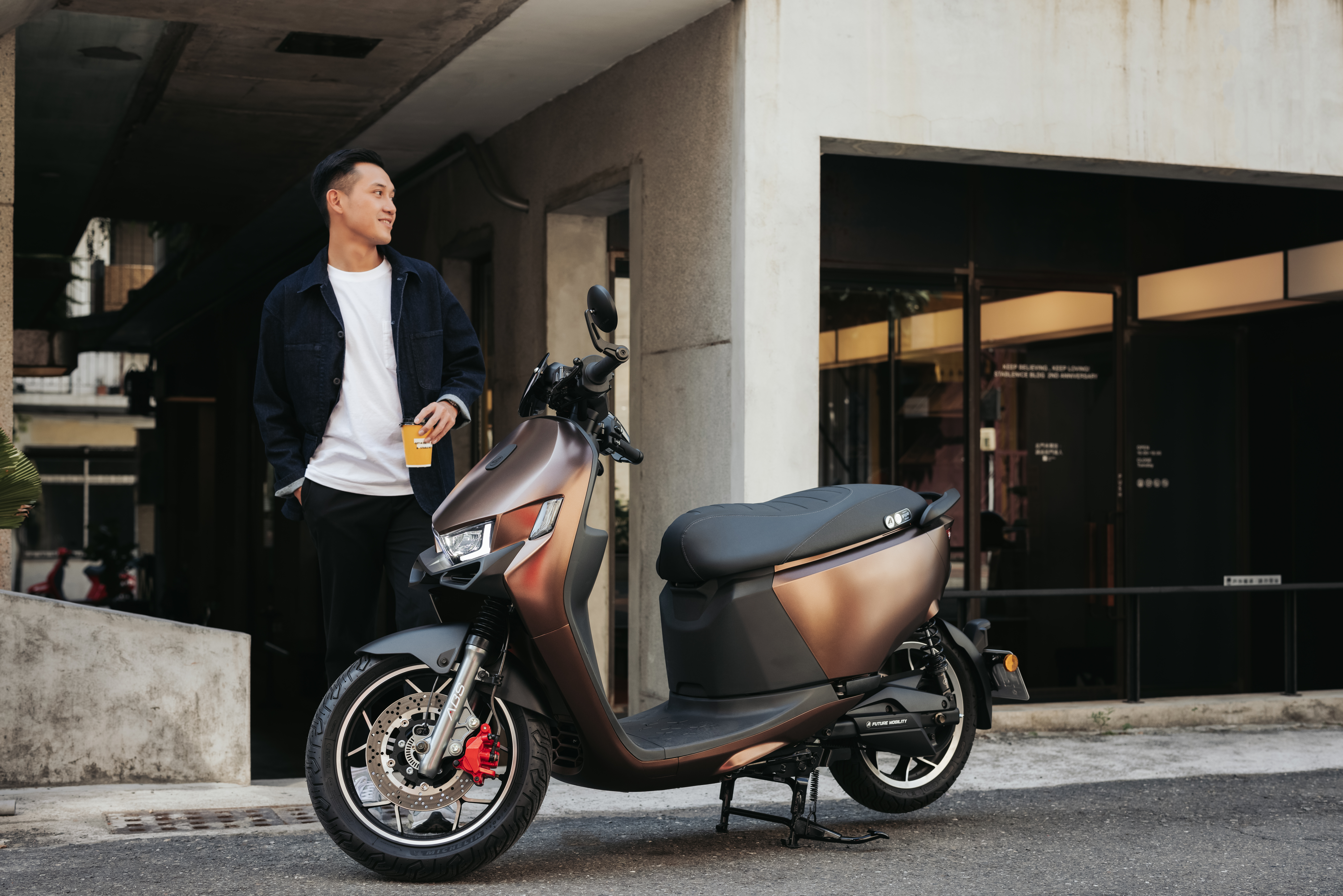 宏佳騰智慧電車打破電車產品形象，以「獨具個性的外型」設計與「極佳操駕體驗」廣獲市場好評！