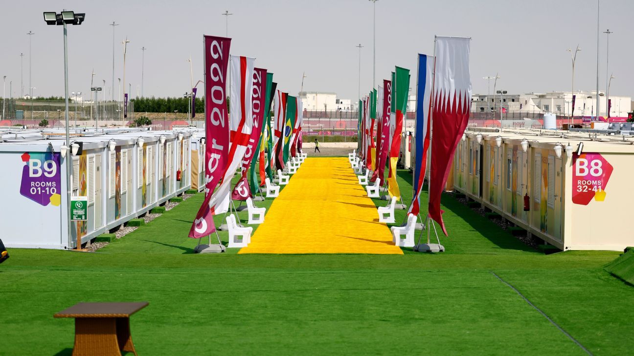 卡達世界盃準備給球迷的「球迷村」爭議不斷。（翻攝自推特@D100News）