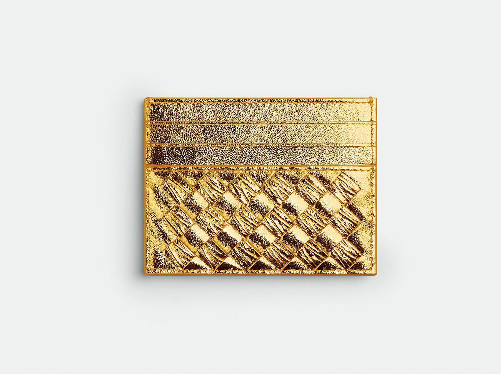 金色編織卡夾 NT$14,000。 （BOTTEGA VENETA提供） 