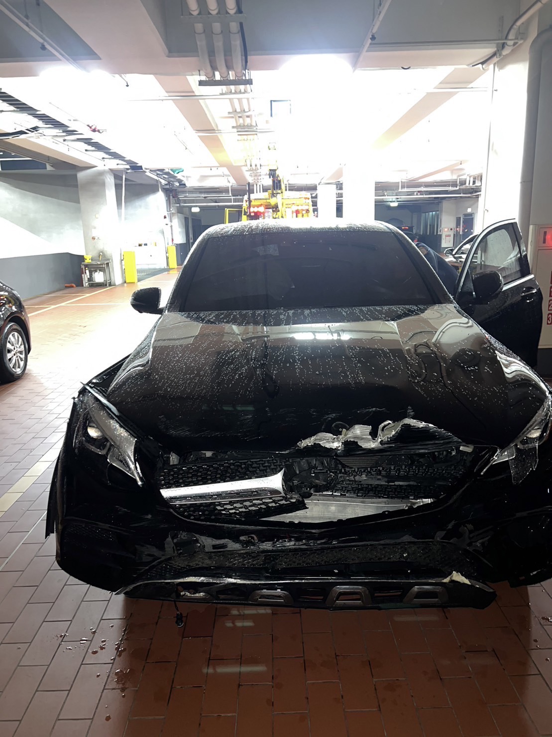 賴慧如車禍時車頭全毀幸好人無大礙。（民視提供）