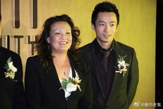 汪小菲嗆爆老母?暗批張蘭直播亂蹭「不要再利用我們吃人血饅頭了」。(翻自微博)