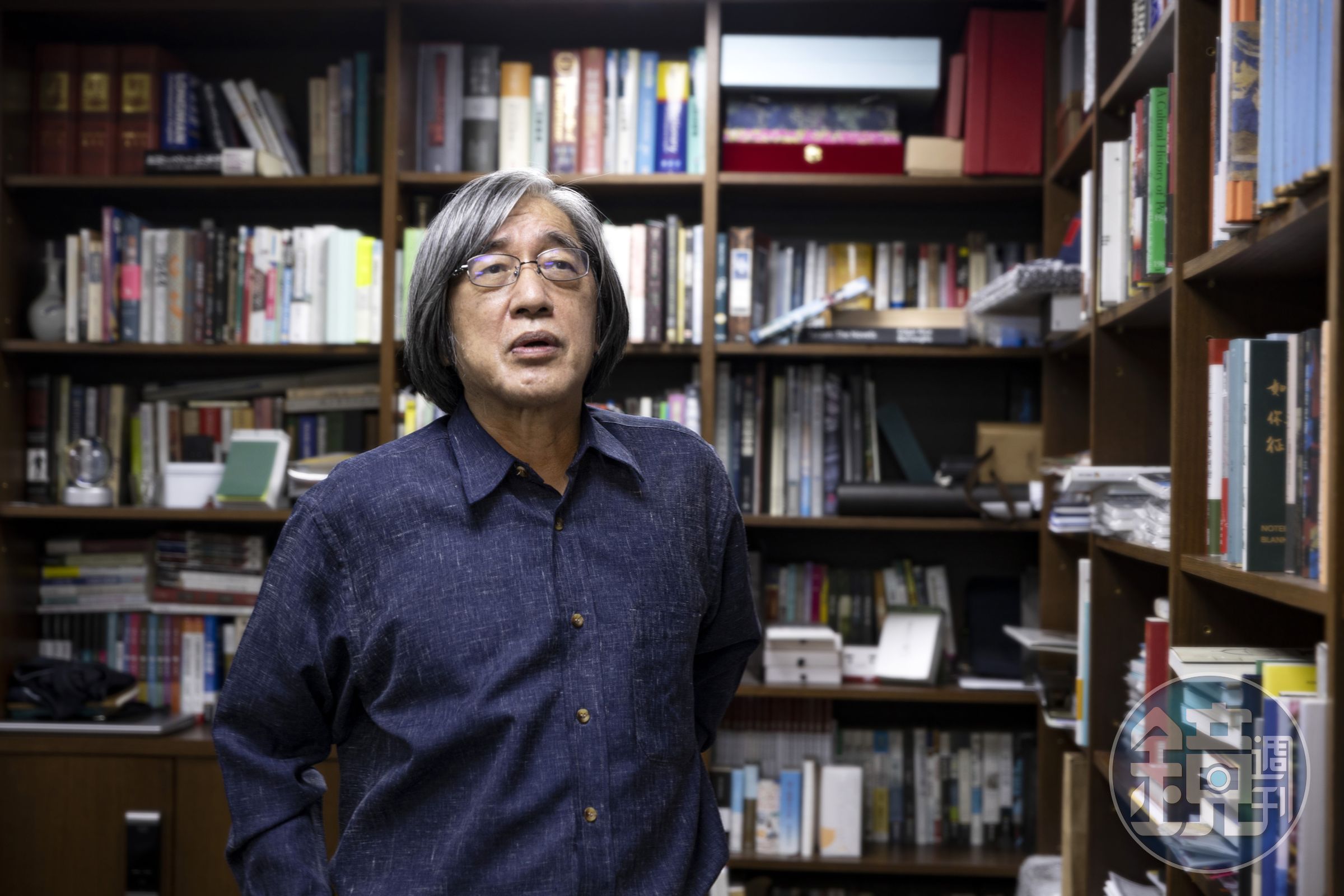 詹宏志的辦公室除了書還是書，與其說是大公司董事長辦公室，不如說是某大學教授研究室更為適切。