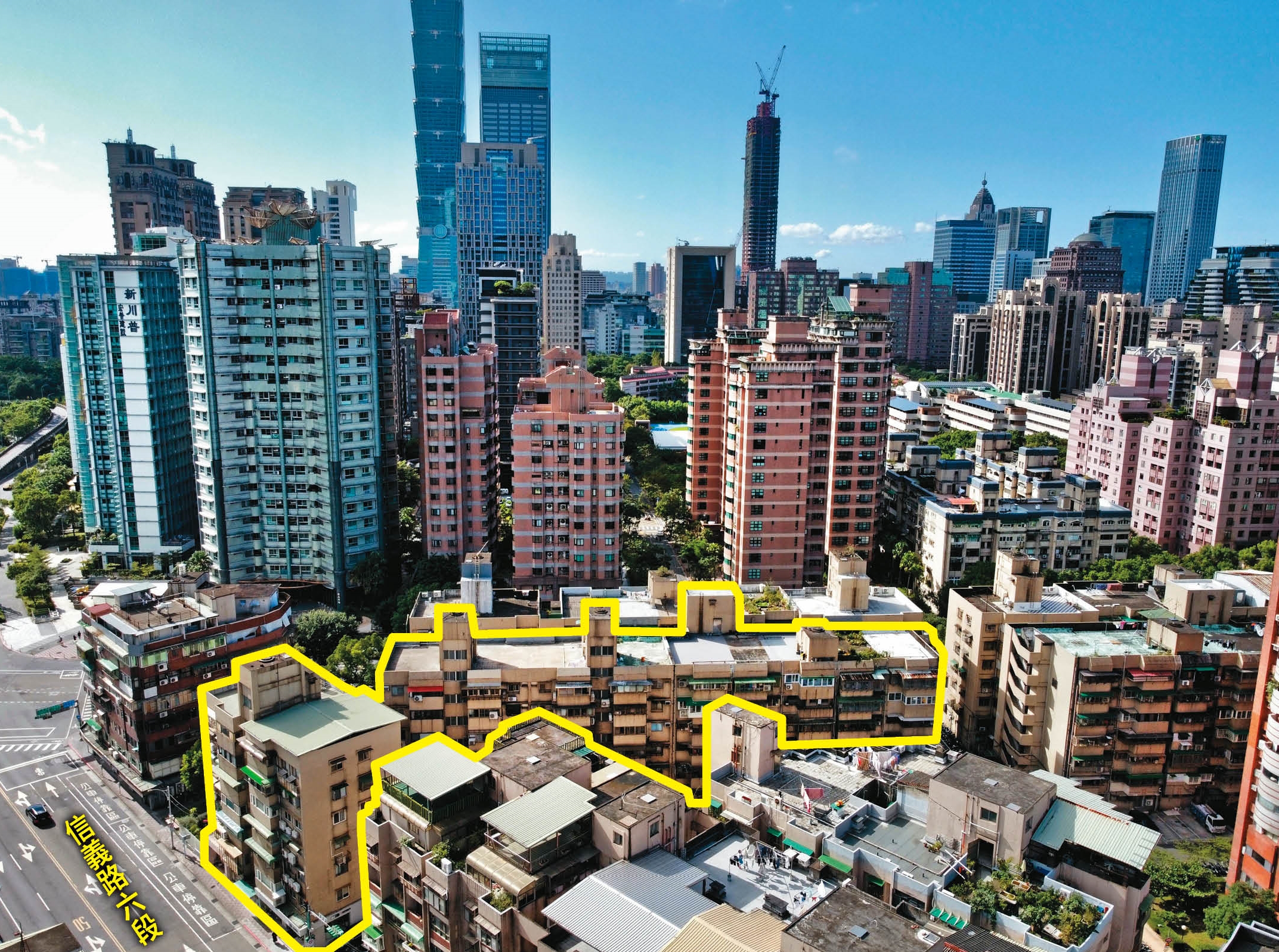 面積逾千坪的松德社區（黃框處），位於台北市信義區精華地段，都更利益十分龐大，預估超過40億元。