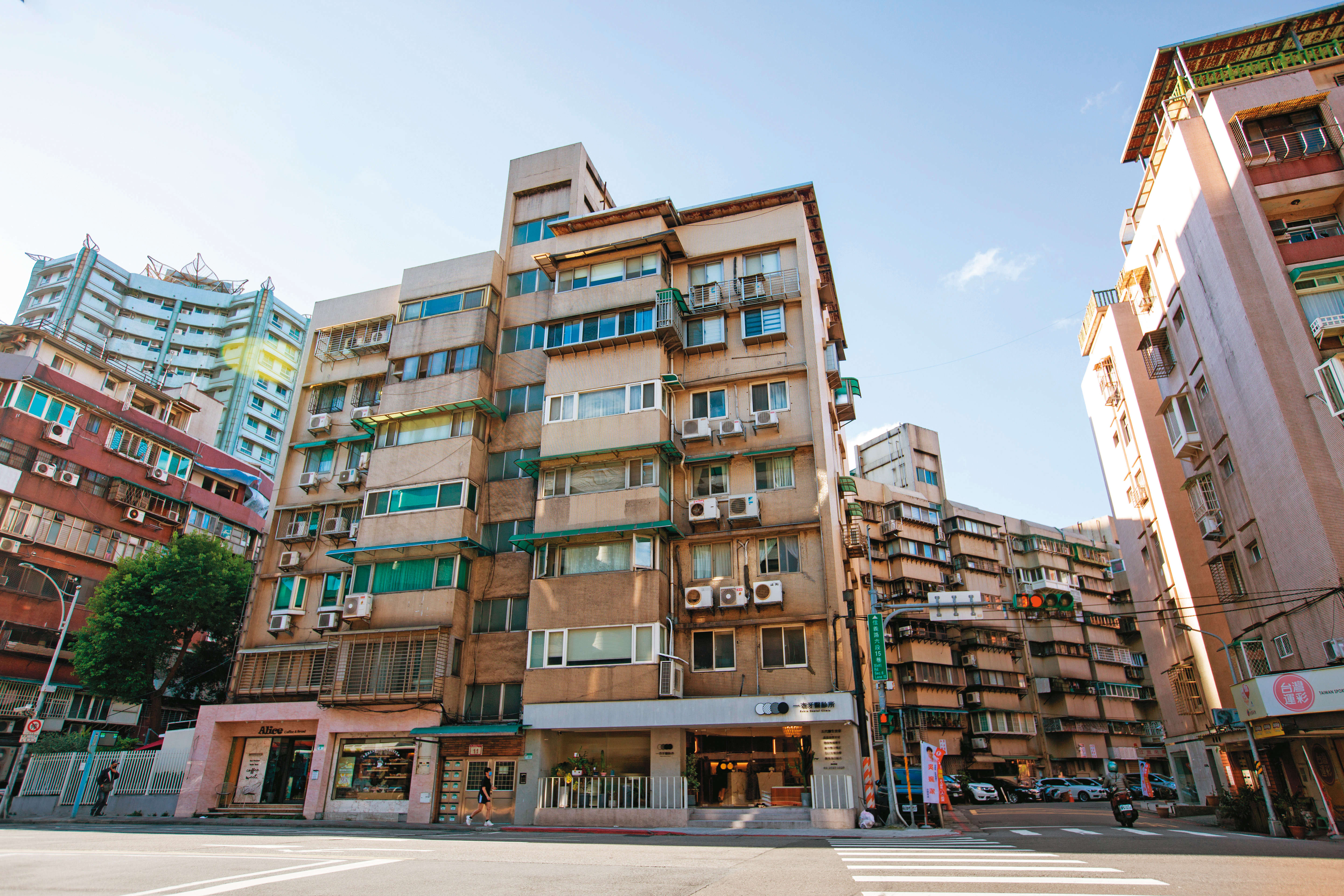 松德社區共有6棟大樓，早年是國稅局的眷舍。