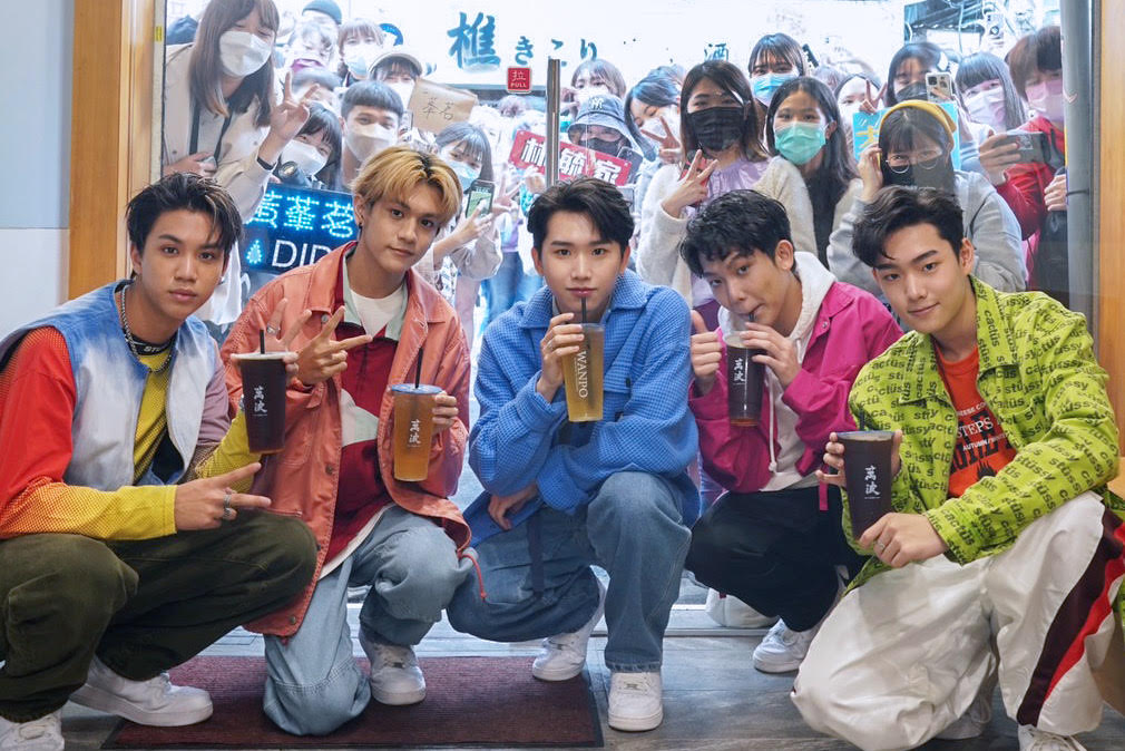 AcQUA源少年享手搖飲心中喜好，最怕被吸管插臉。（種子音樂提供）