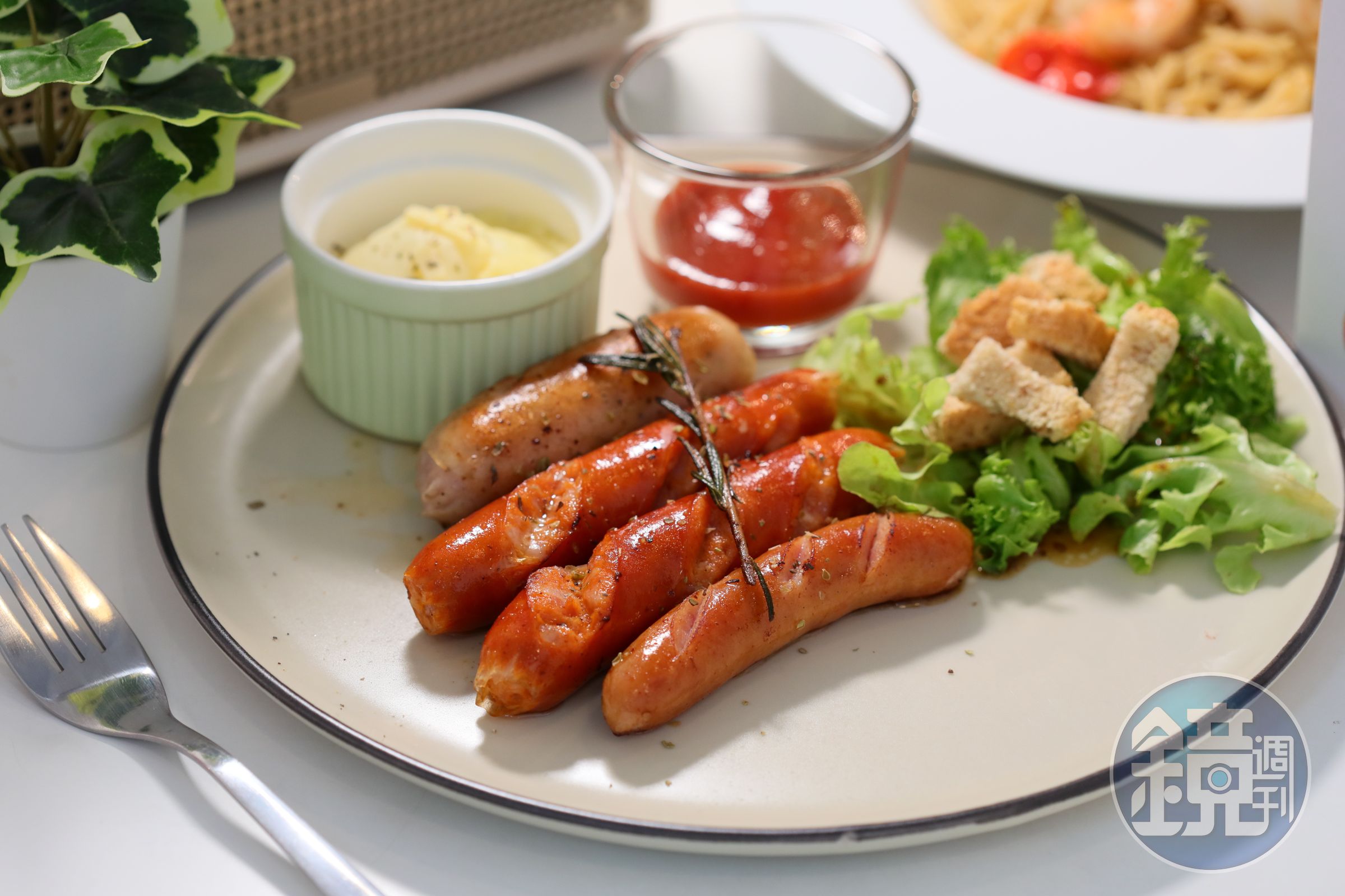 「Sausages premium with mashed potato」香腸套餐。（179泰銖／份，約 NT$153）