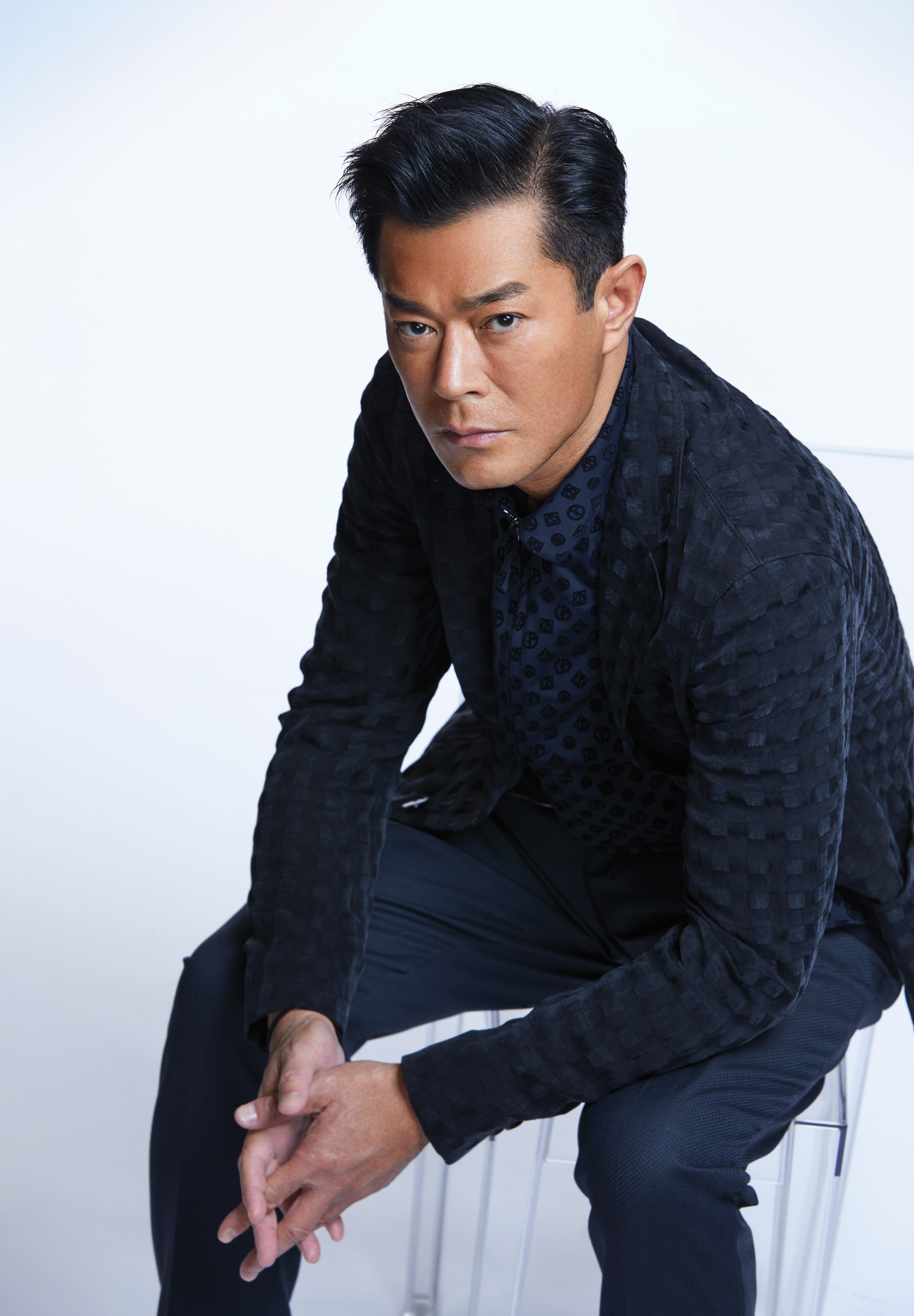 身為電影公司老闆及香港演藝人協會會長，古天樂身兼數職，但他樂在工作，從沒想過退休。（Netflix提供）