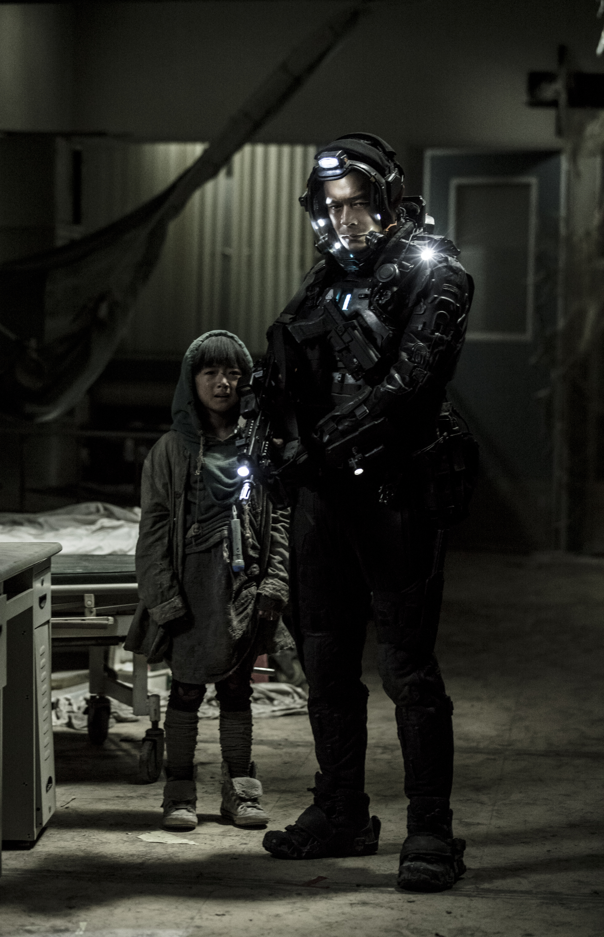 古天樂身上的機甲超過30磅重，因此還傷了頸椎，需開刀治療。（Netflix提供）