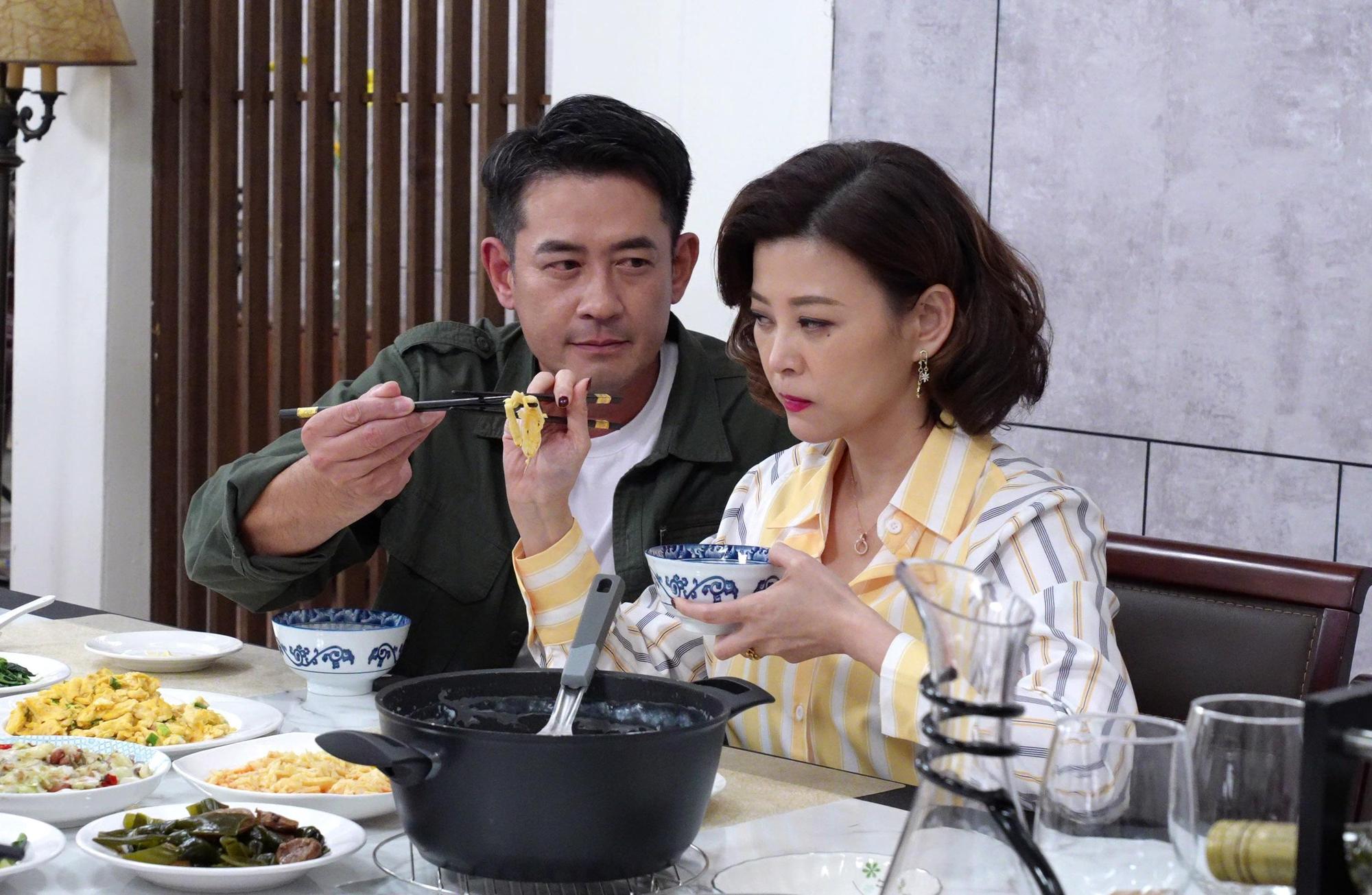 《美麗人生  壯志高飛 》柯叔元（左）和方馨在美麗人生中有許多逗趣的演出。（台視提供）