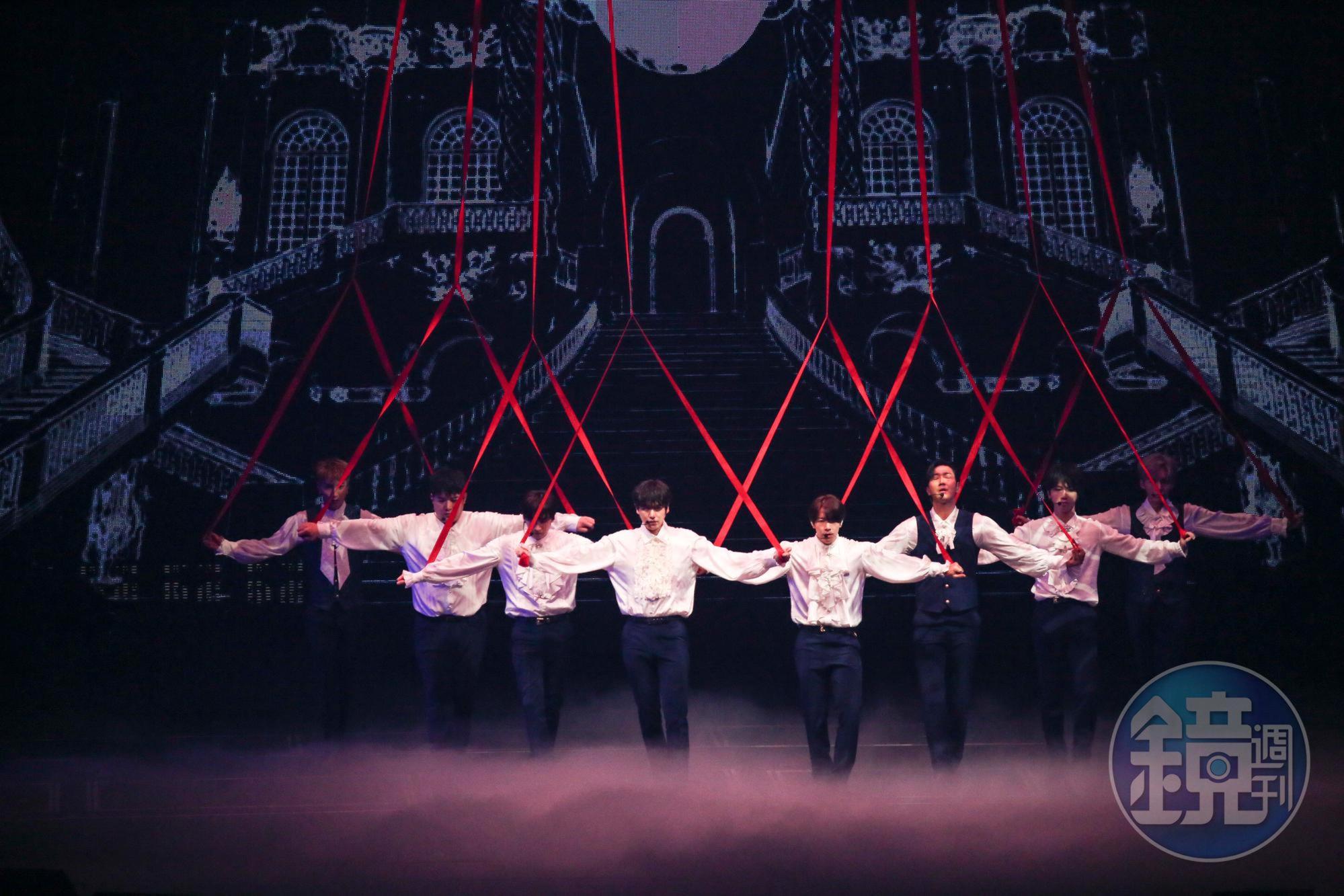 Super Junior三天演唱會首場帥氣登場。