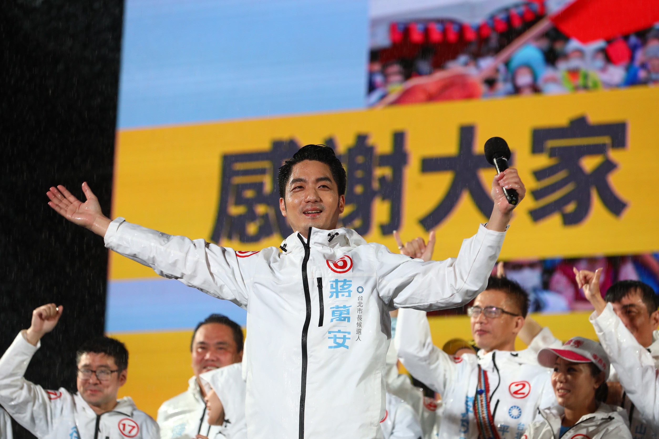 蔣萬安舉辦選前之夜,主軸定調為「奮戰勝選之夜」。