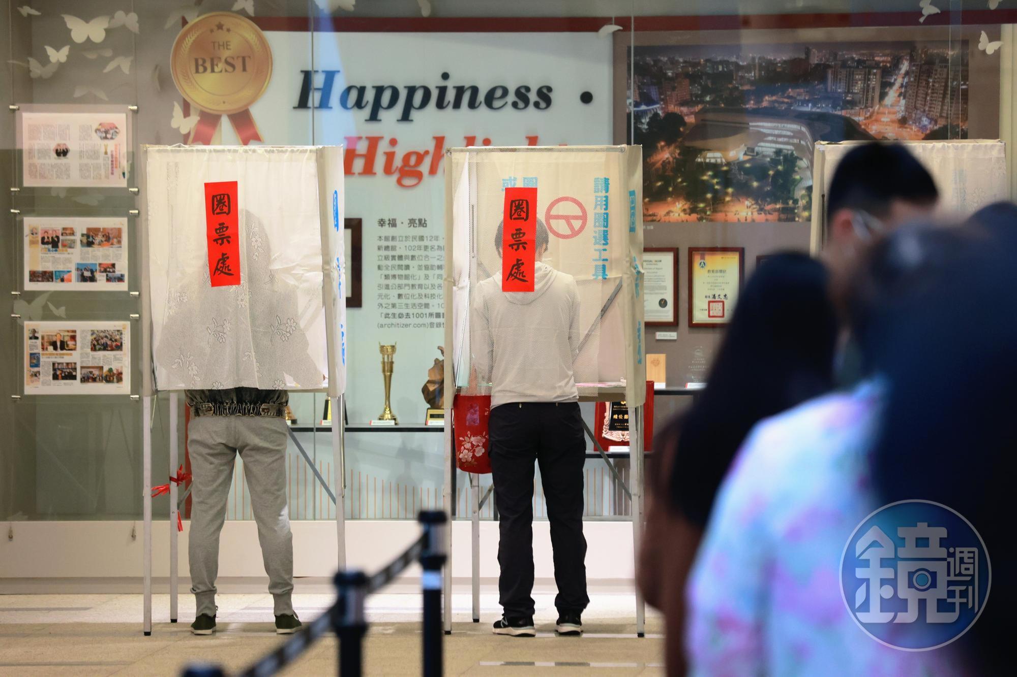 九合一投票與修憲公投登場,各地卻有不少違規情況傳出。