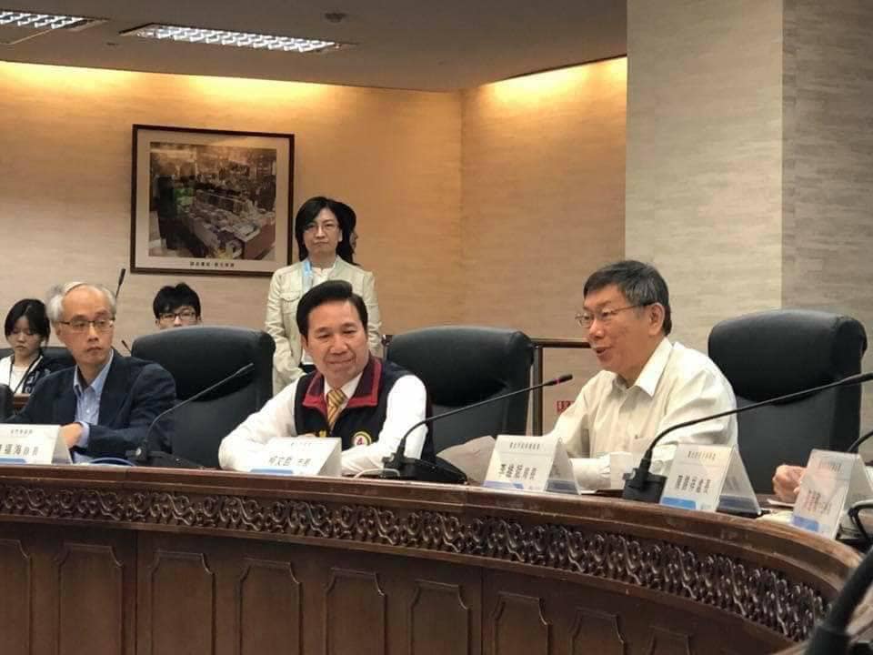 金門戰果出爐！國民黨出局，前縣長陳福海(中)成功回歸。（翻自陳福海臉書）