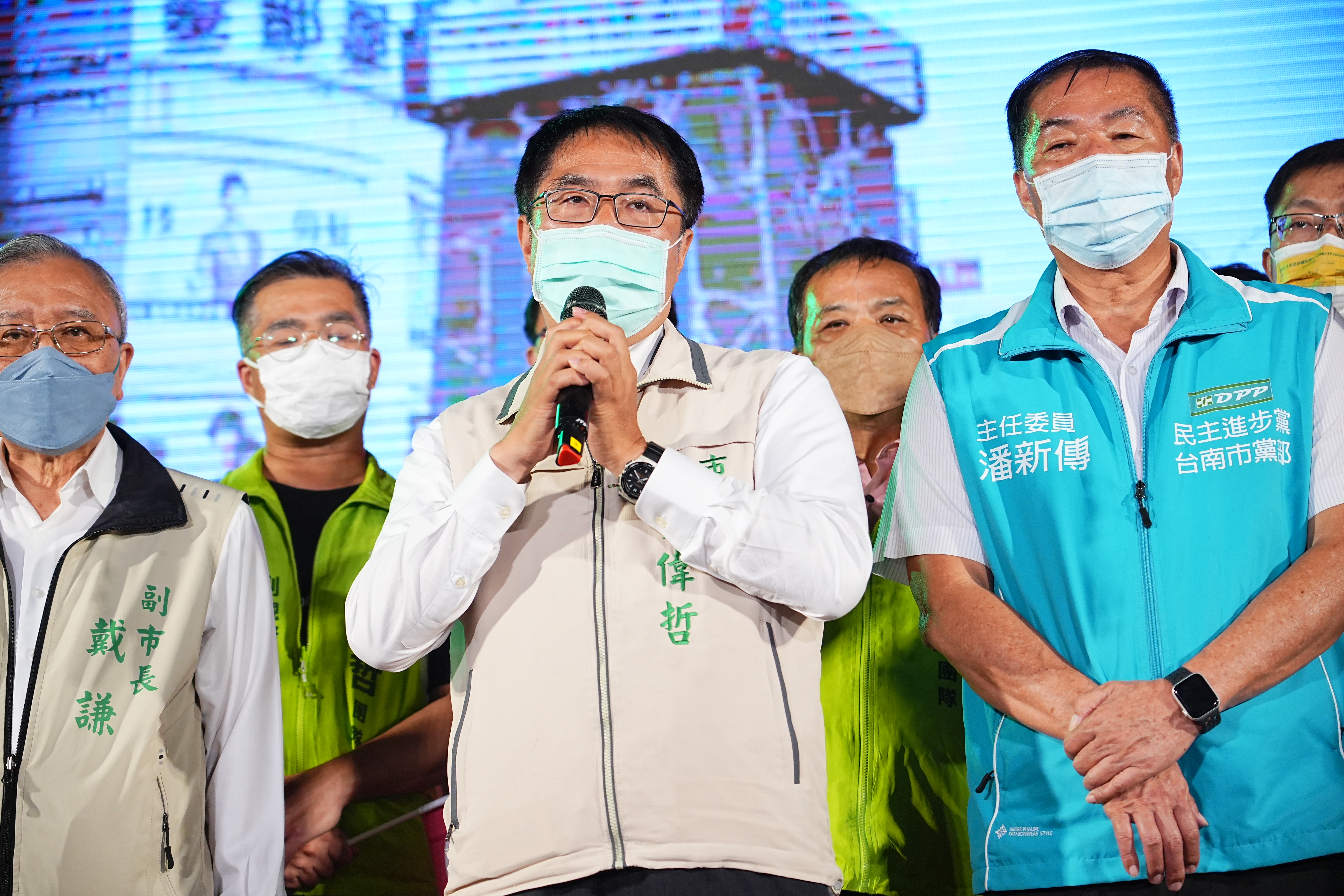 黃偉哲稍早自行宣布當選，成功連任台南市長。