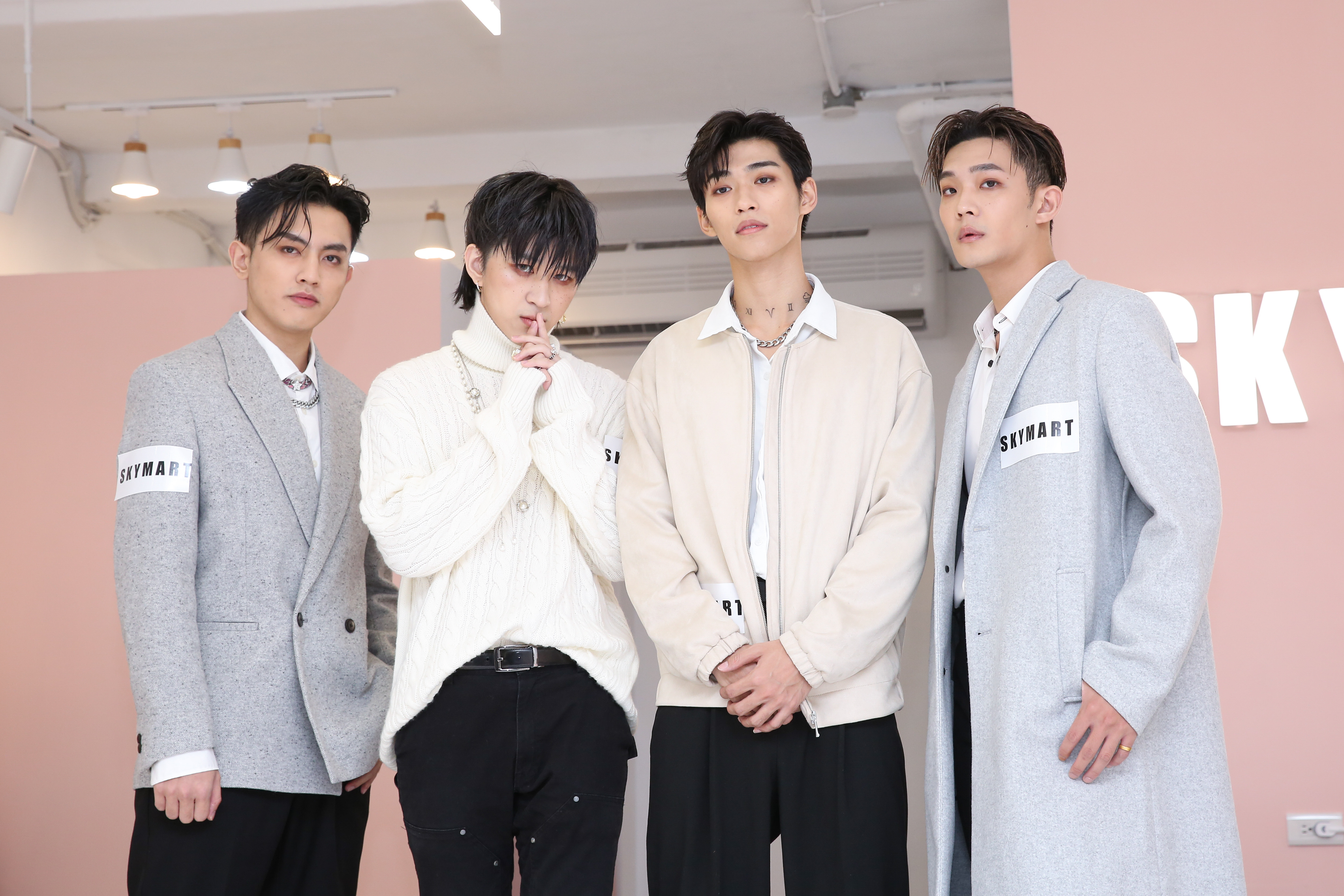 原子少年天王星為香港女裝品牌開幕擔任一日店長。