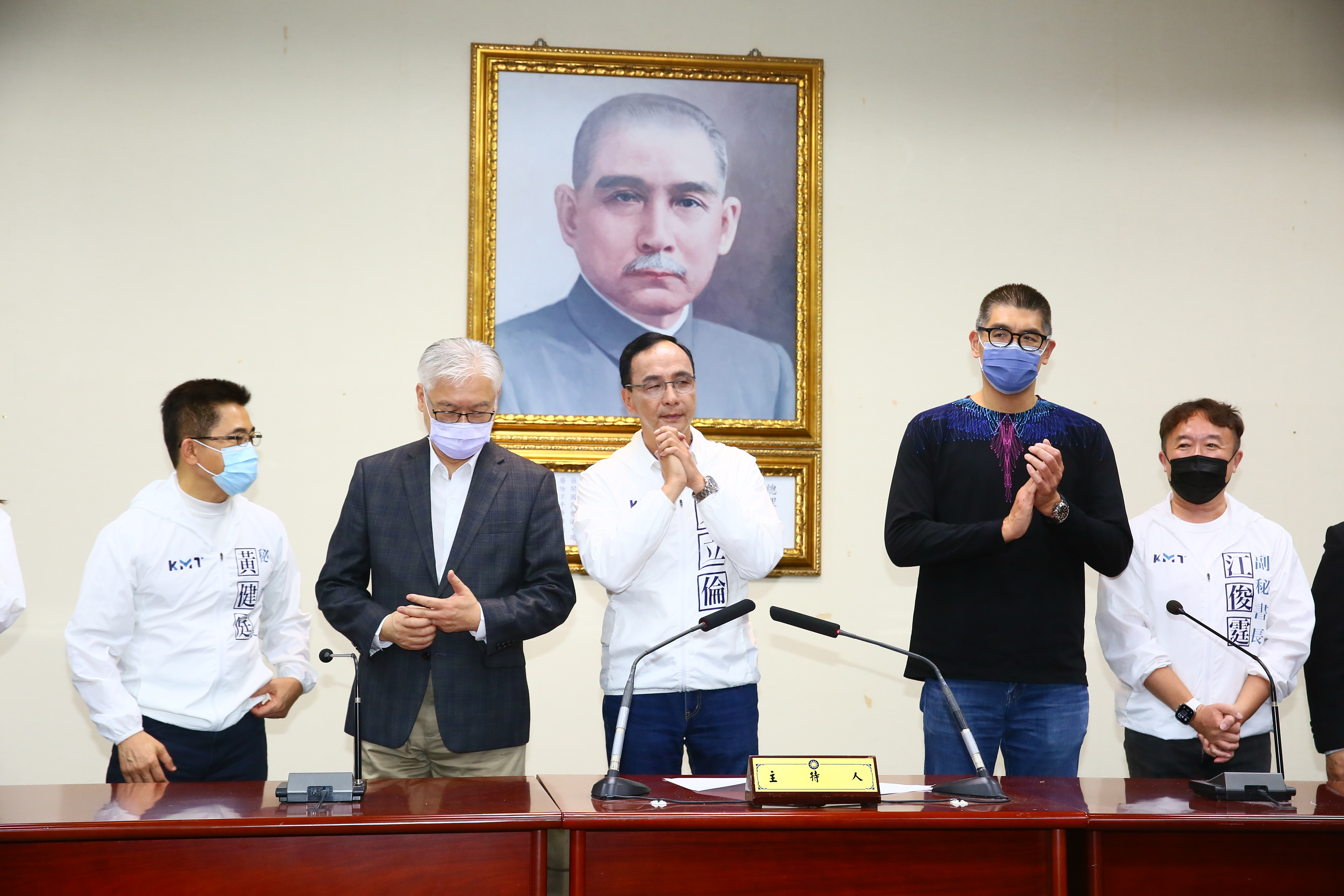 國民黨主席朱立倫發表勝選感言。