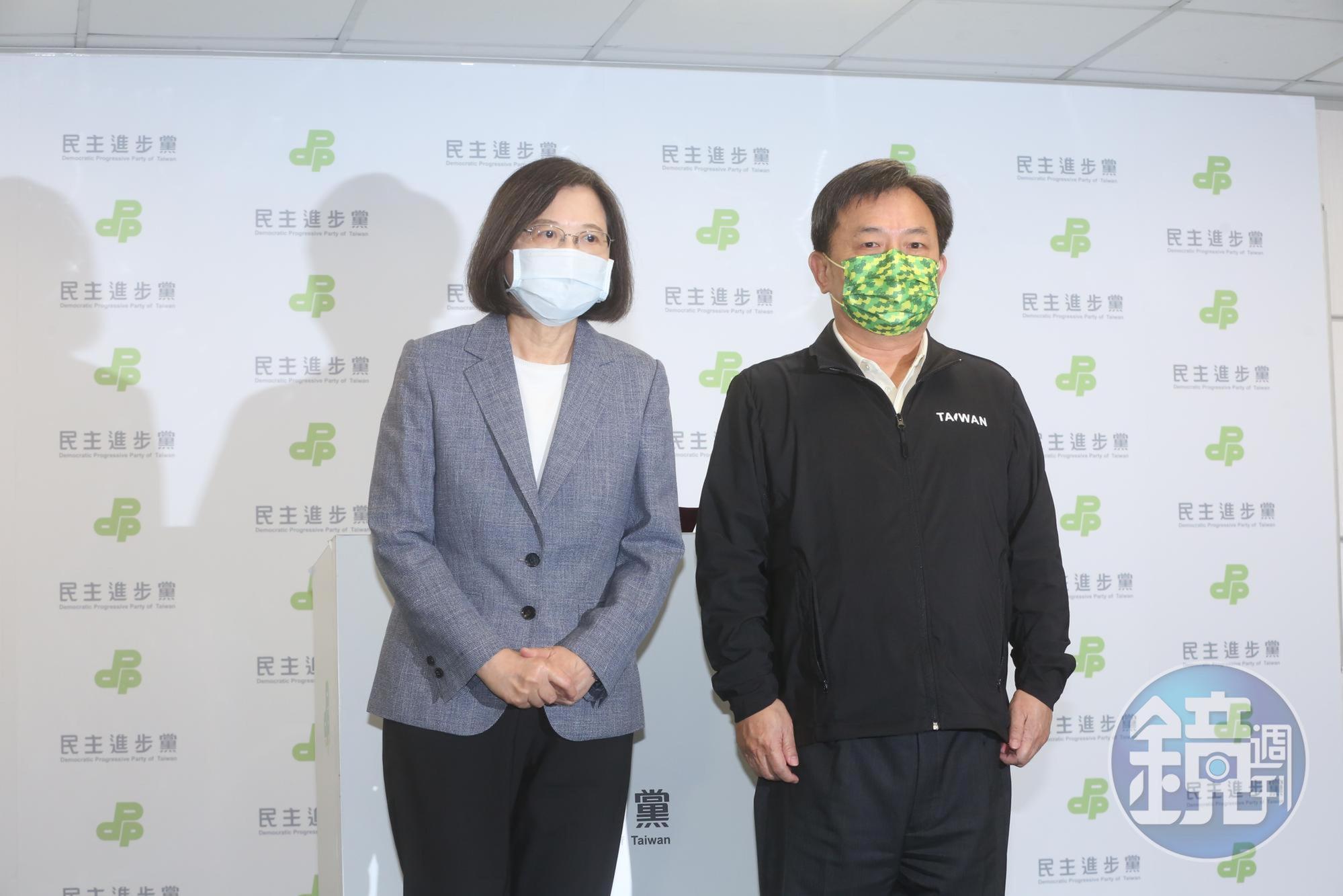 民進黨大敗,蔡英文宣布請辭黨主席。