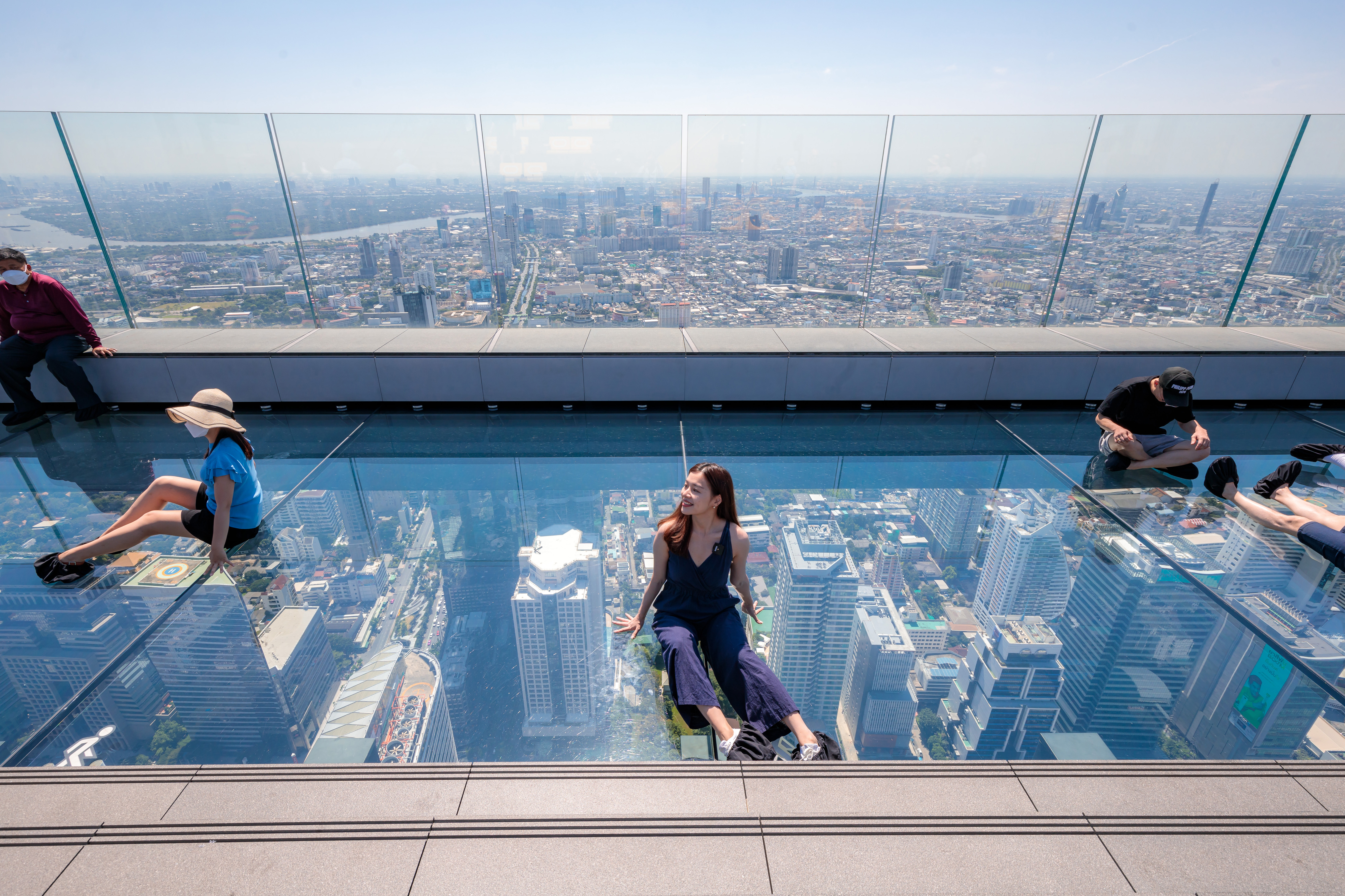 78樓高透明空中步道「SkyWalk」高達314公尺。
