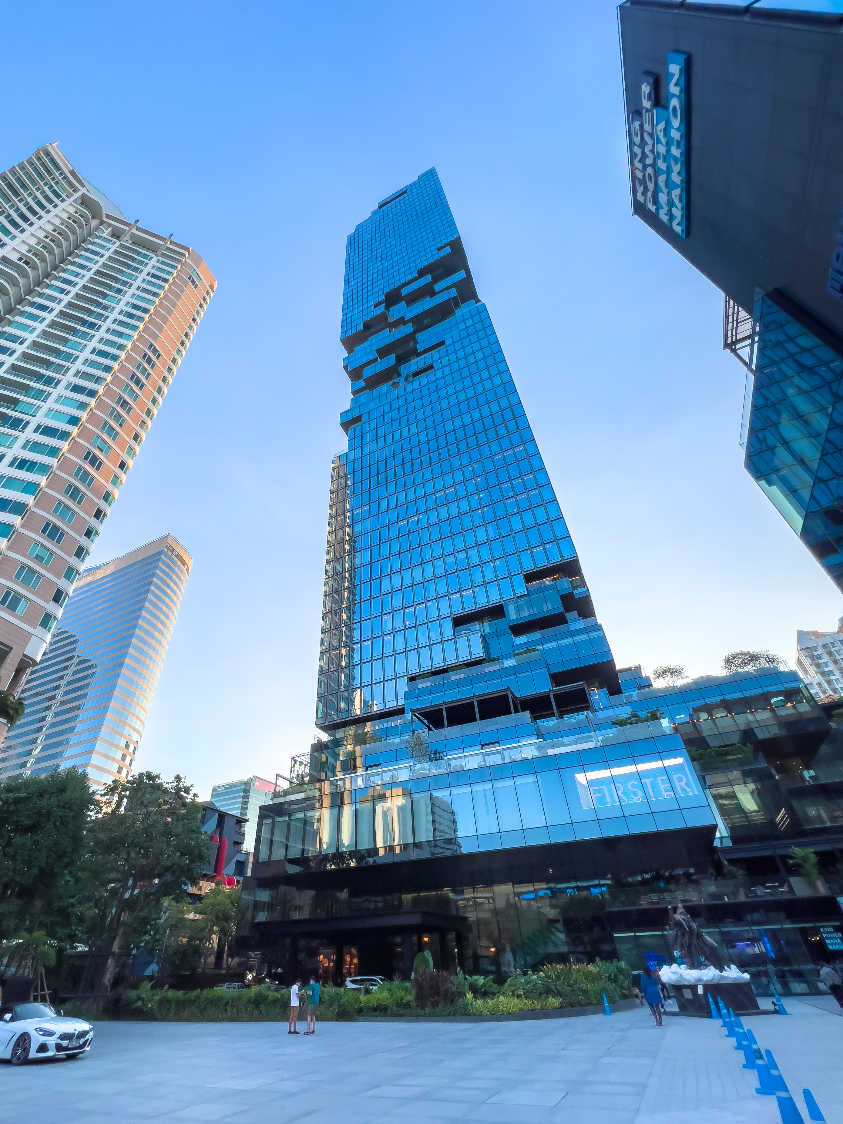 「King Power Mahanakhon」為複合式商業大廈,有飯店、餐廳、商場與觀景台。