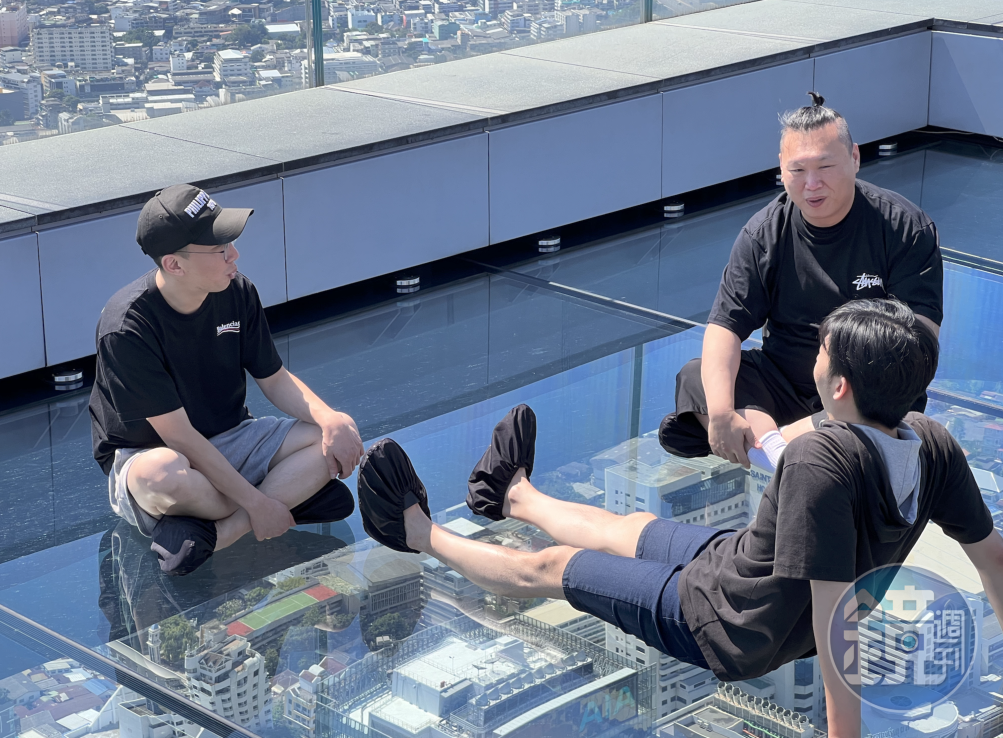來自世界各地的旅客相聚於此。