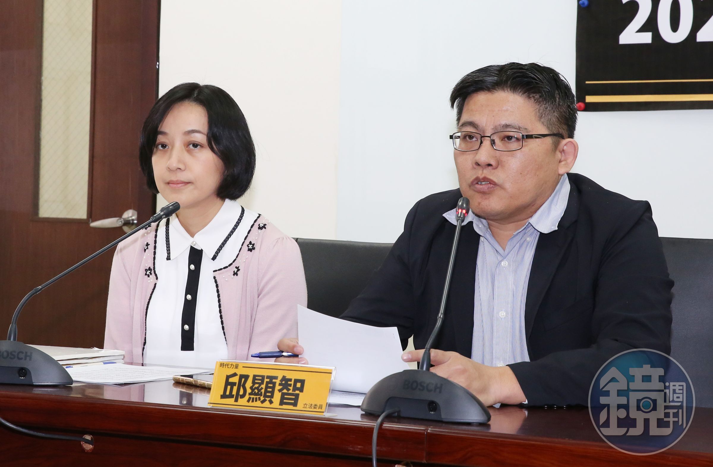 時代力量在本次選舉結果不如預期，該黨的不分區立委王婉諭（左）、邱顯智（右）都宣布辭去決策委員。（本刊資料照）