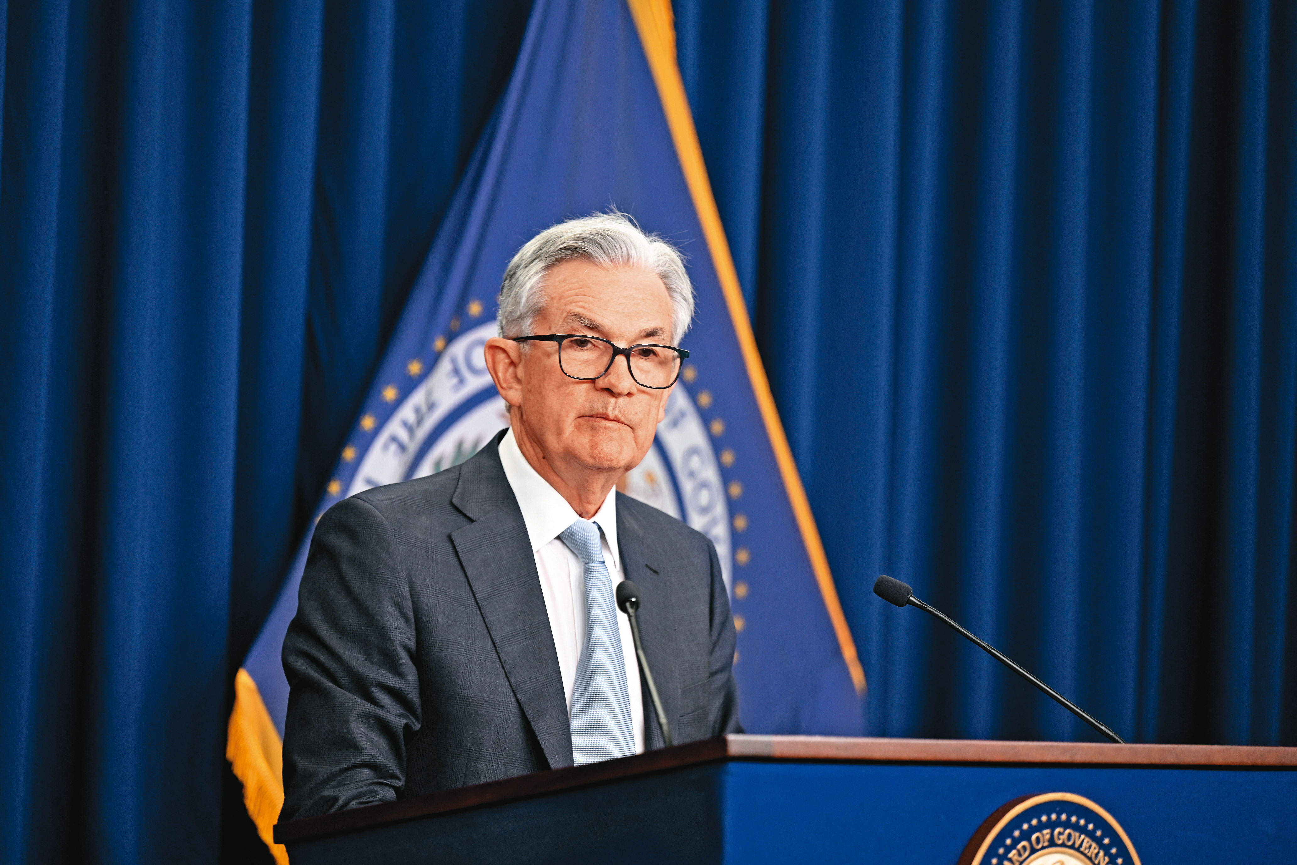 美國聯準會11月的會議紀要中提到，實際經濟活動有偏向下行的風險。圖為聯準會主席鮑威爾。（翻攝聯準會flickr）