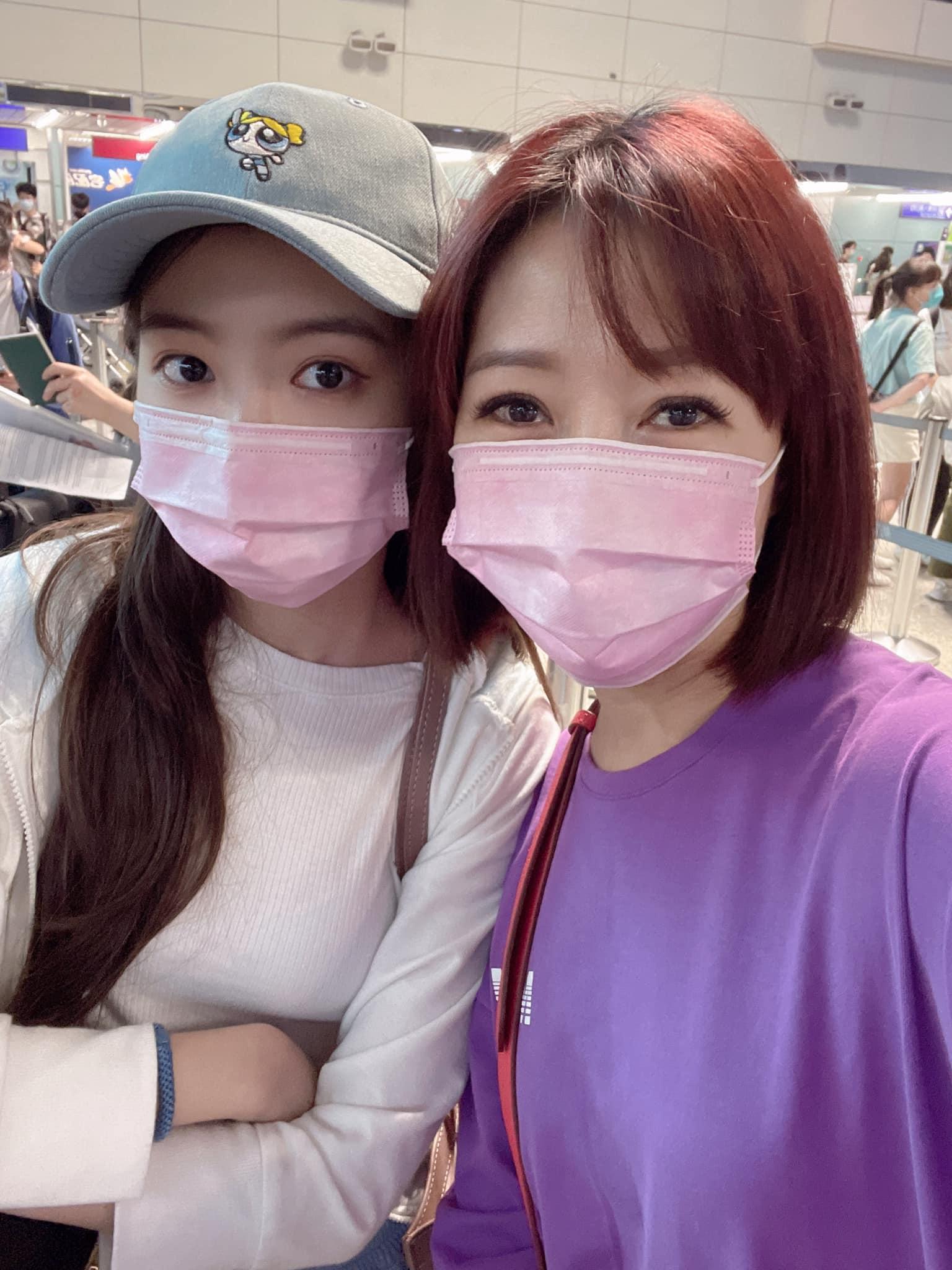 余皓然與王中平送女兒到加拿大讀大學。（翻攝余皓然臉書）
