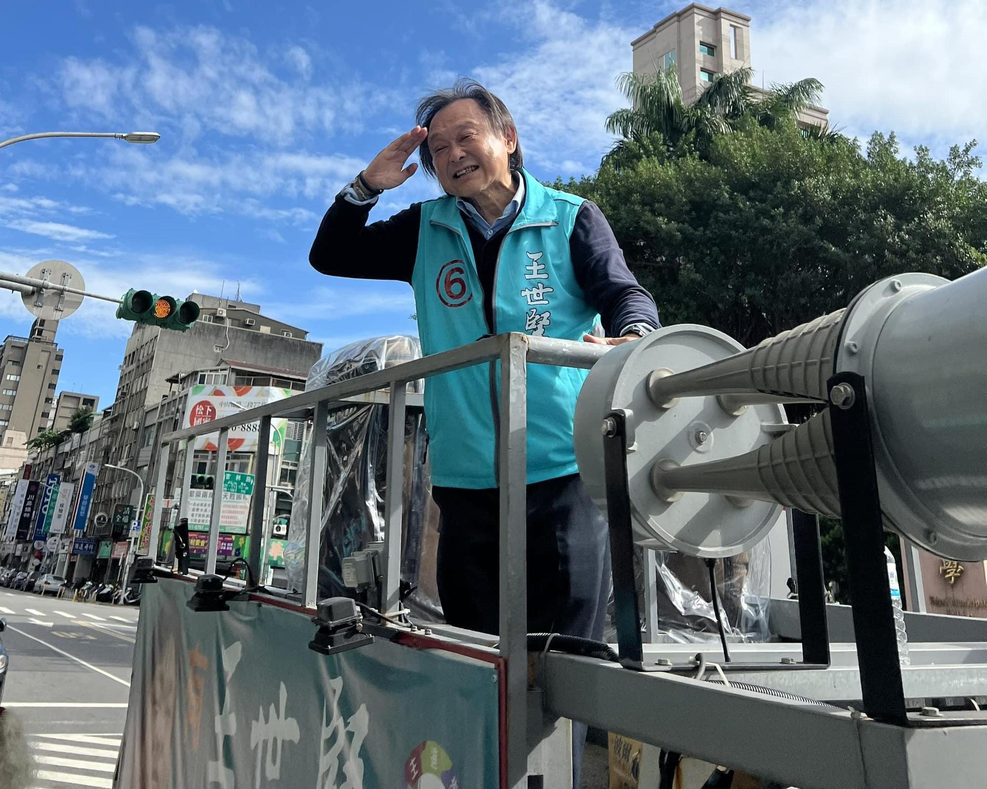 外界認為這次輸這麼慘關鍵是網軍側翼,王世堅則表示,這些人只是檯面上的人。(翻攝自王世堅臉書)