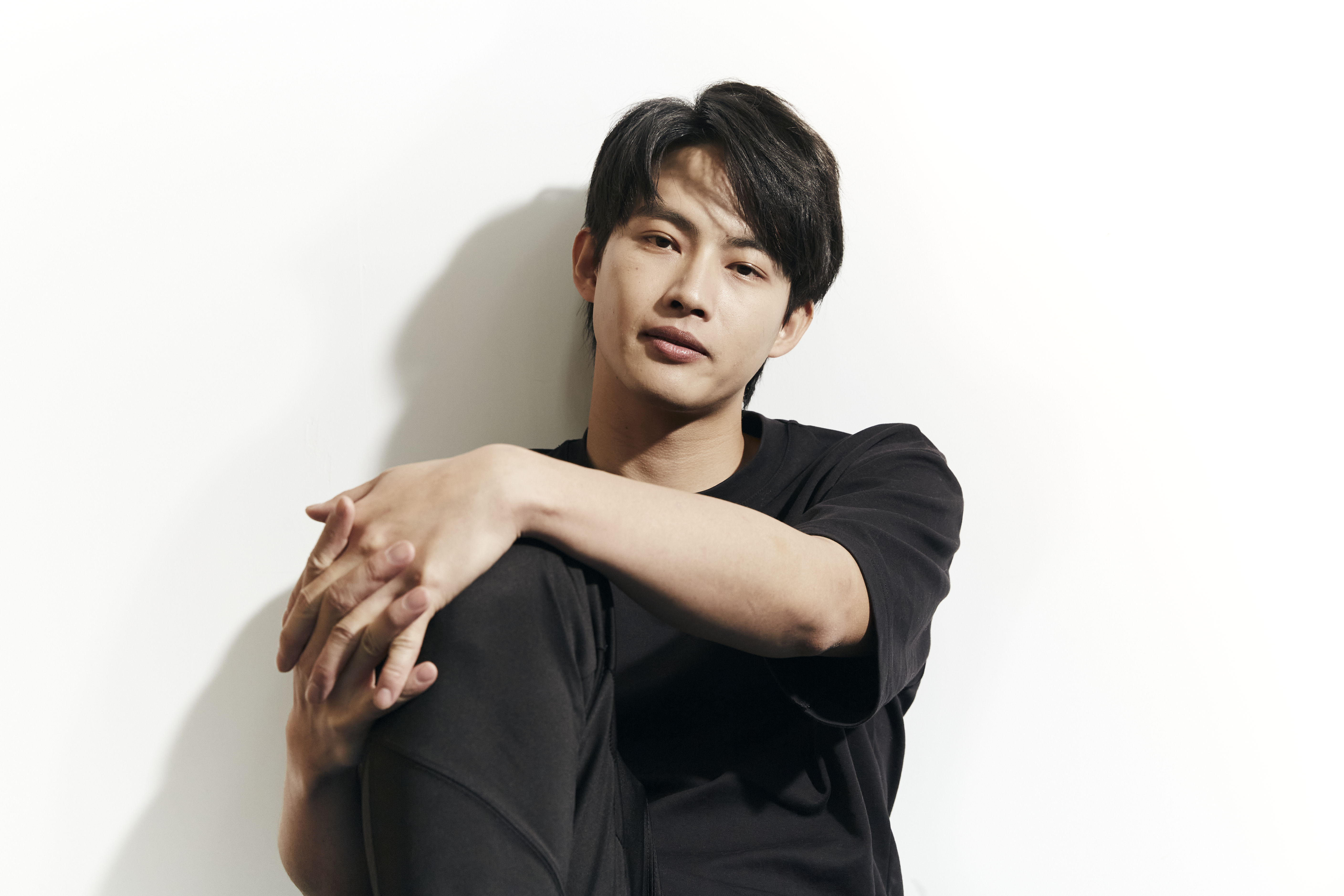 張庭瑚前女友楊可涵輕生，靠著女星五熊陪伴走出傷痛，2人更因而交往，但戀情維持一年多即分手。