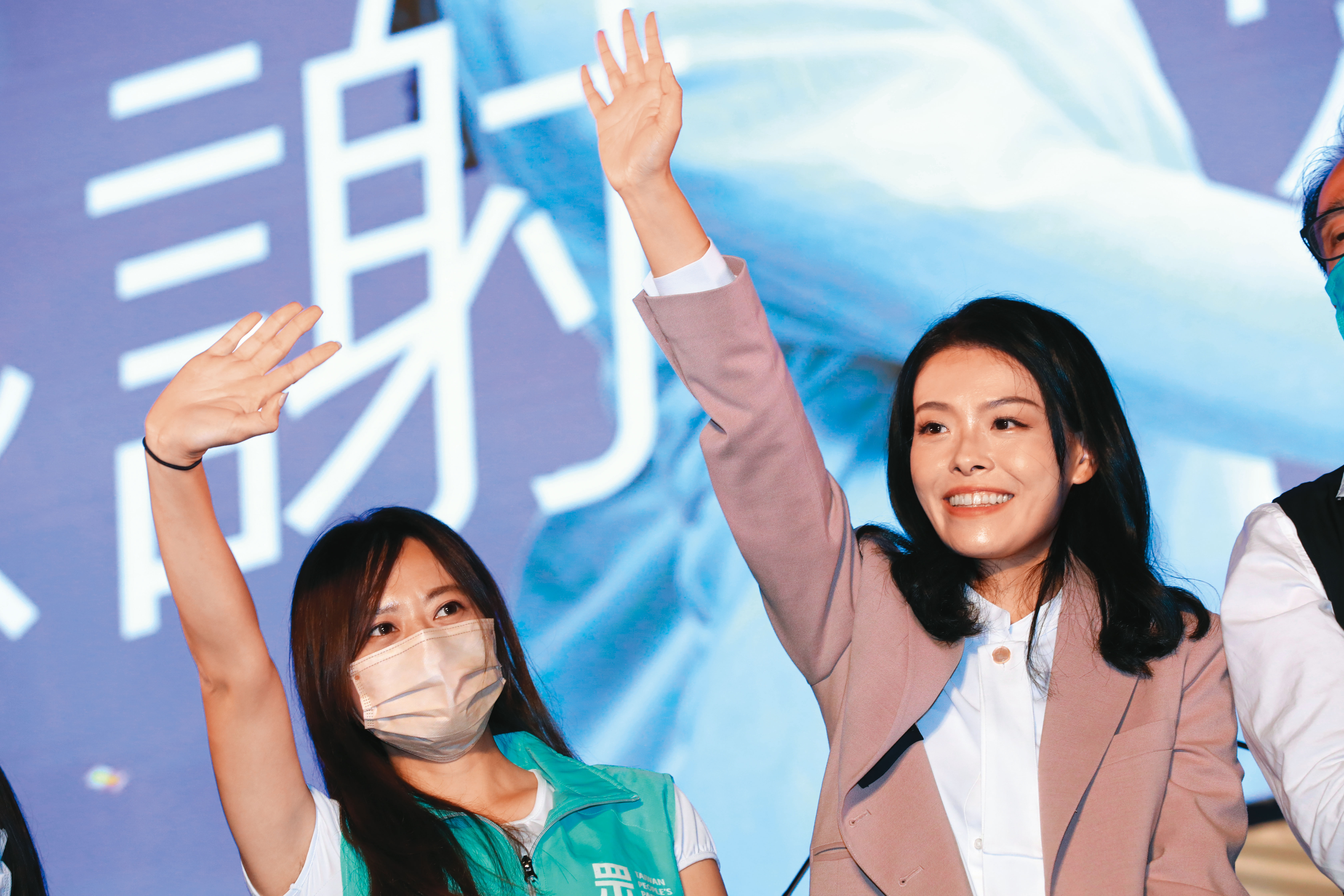 被視為郭台銘子弟兵的高虹安（右），選戰期間並未與郭同台。