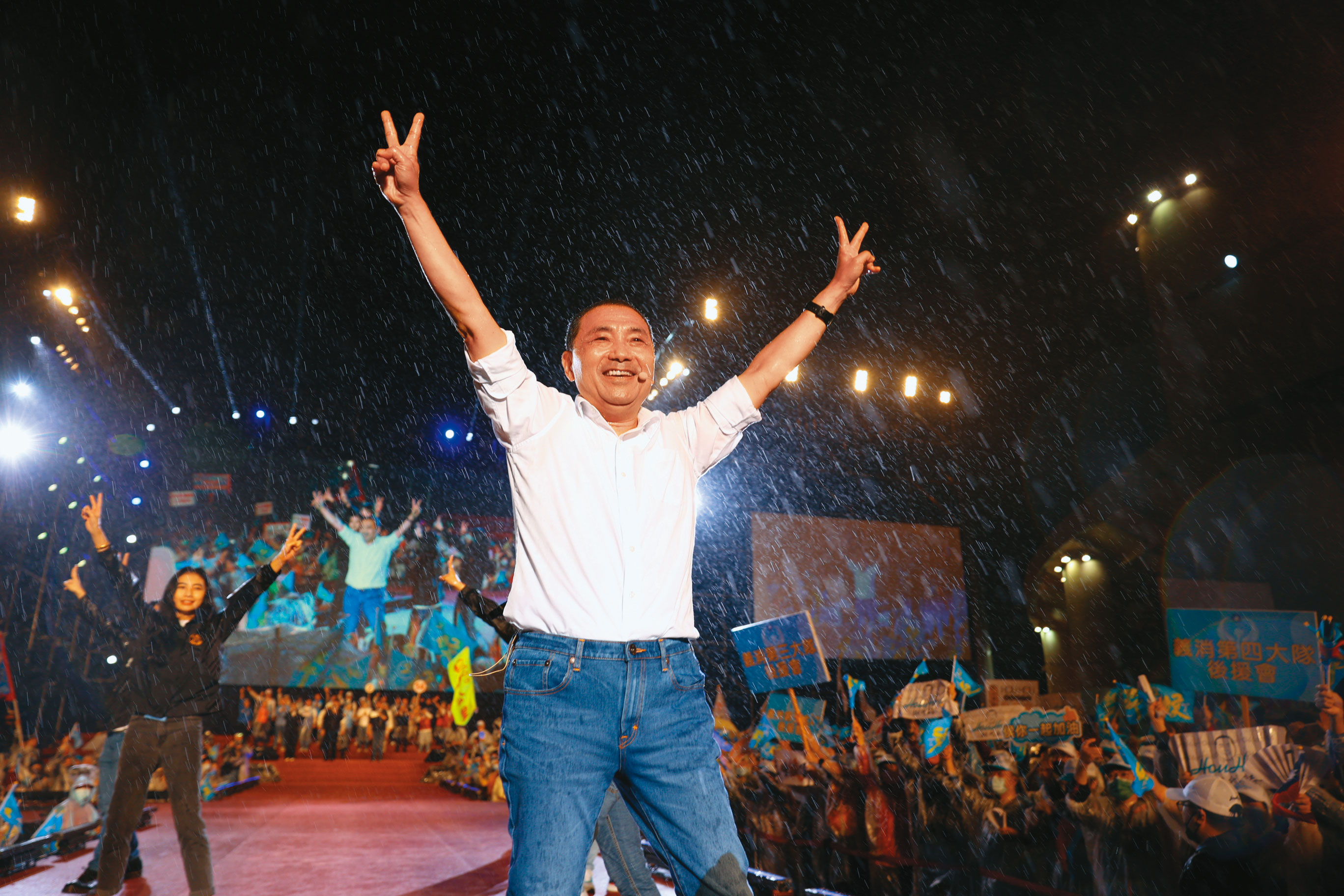 侯友宜此次大勝對手45萬票連任，聲勢高漲，未來是否直攻2024成黨內關注焦點。